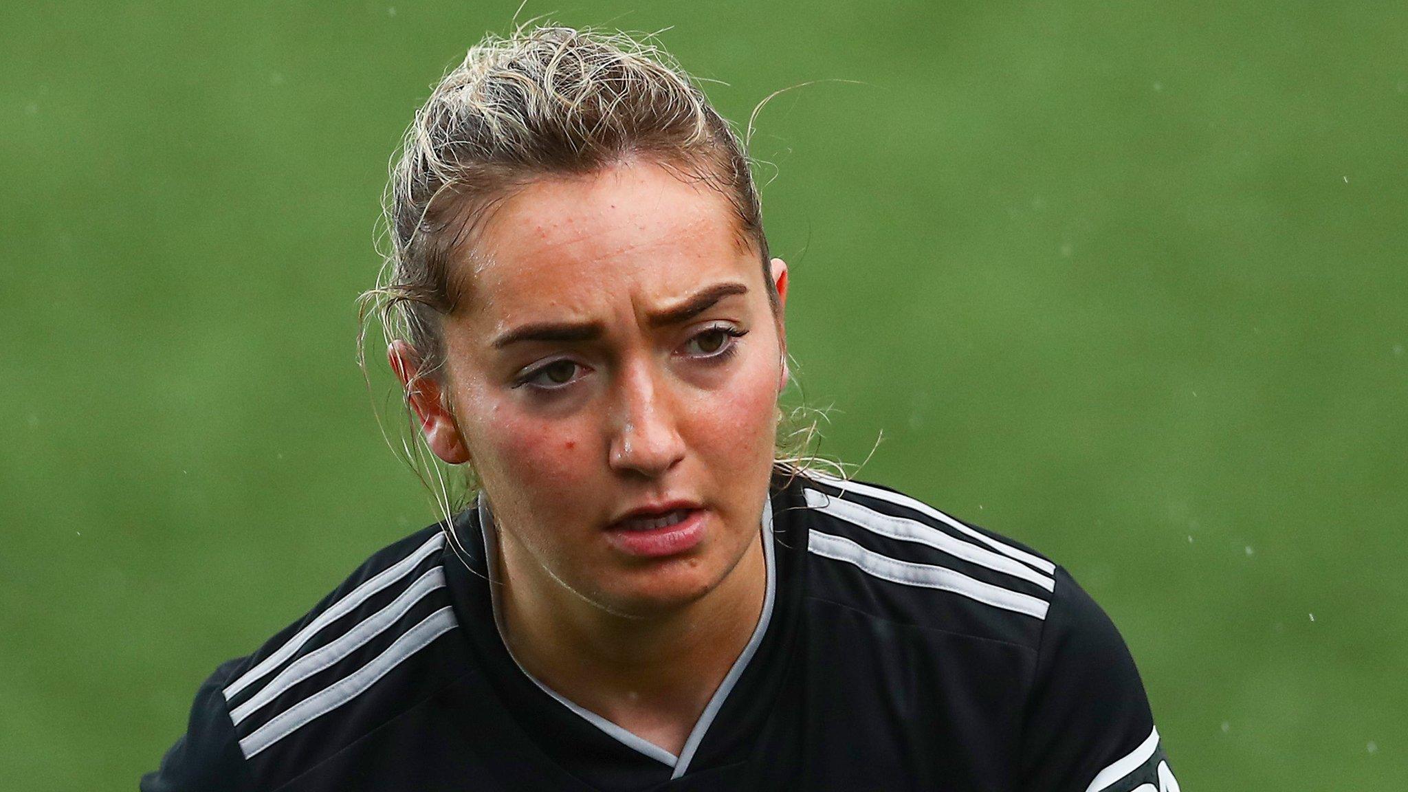 Maddy Cusack playing for Sheffield United