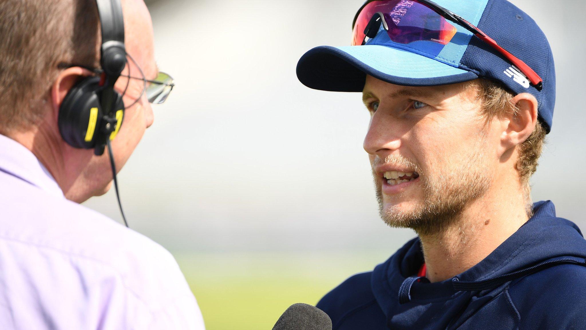 Joe Root speaks to Jonathan Agnew after the third Test