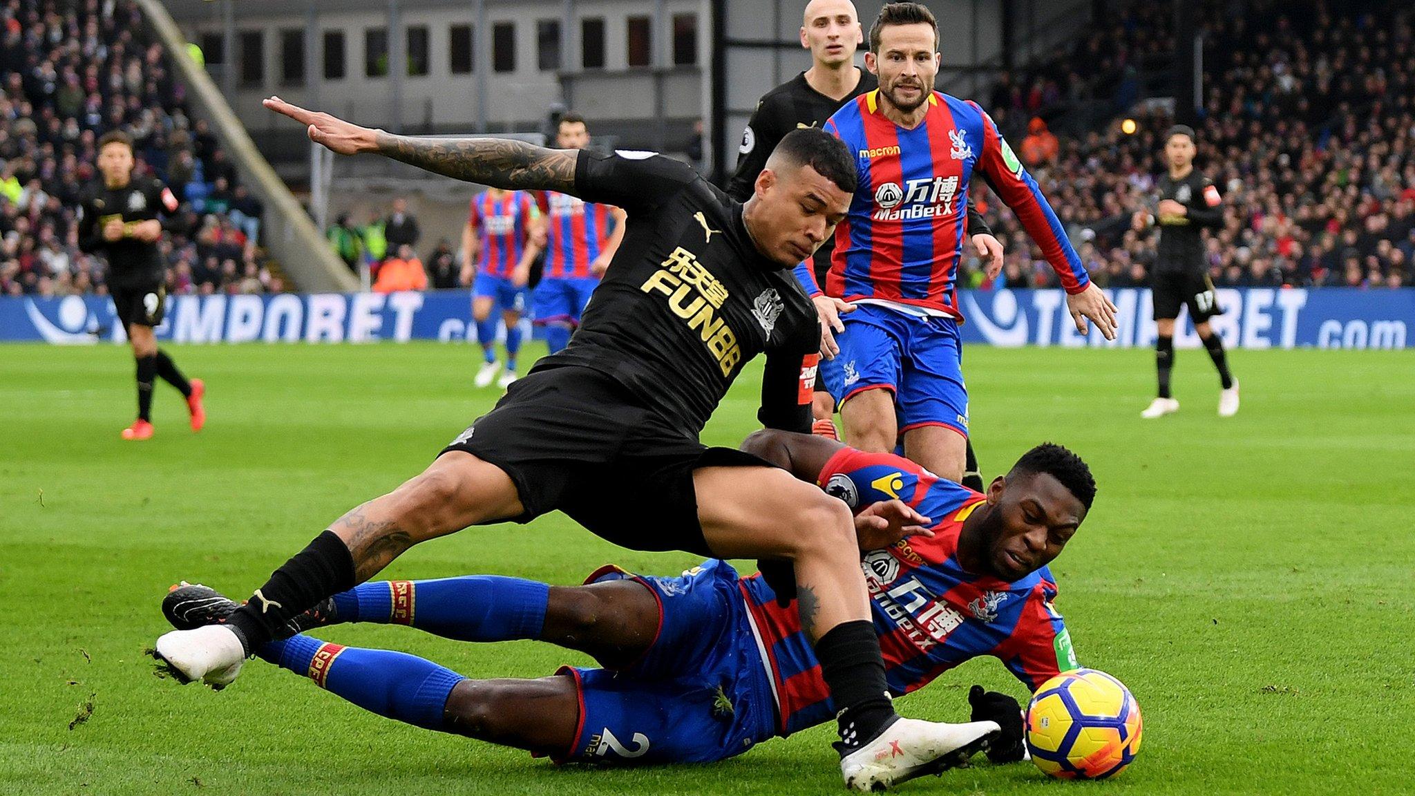Kenedy of Newcastle United is challenged by Timothy Fosu-Mensah of Crystal Palace