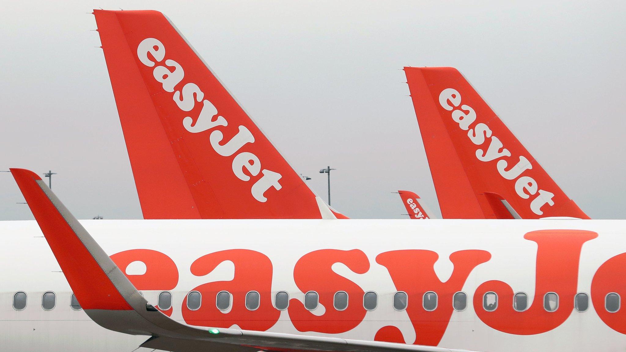 easyJet planes