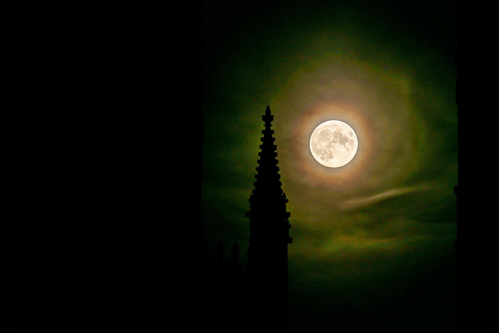 Harvest-moon-behind-cathedral.