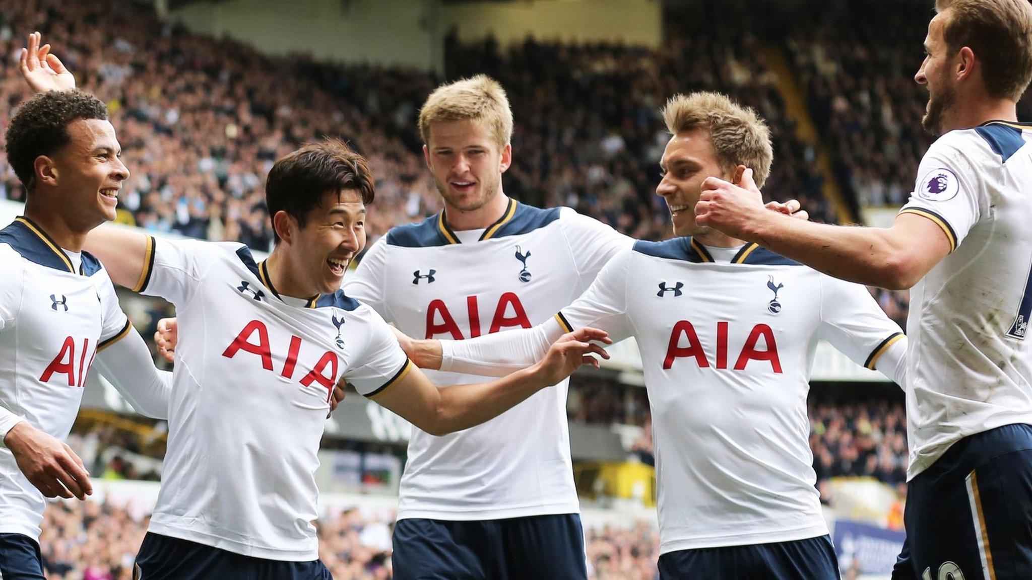 Tottenham players celebrate