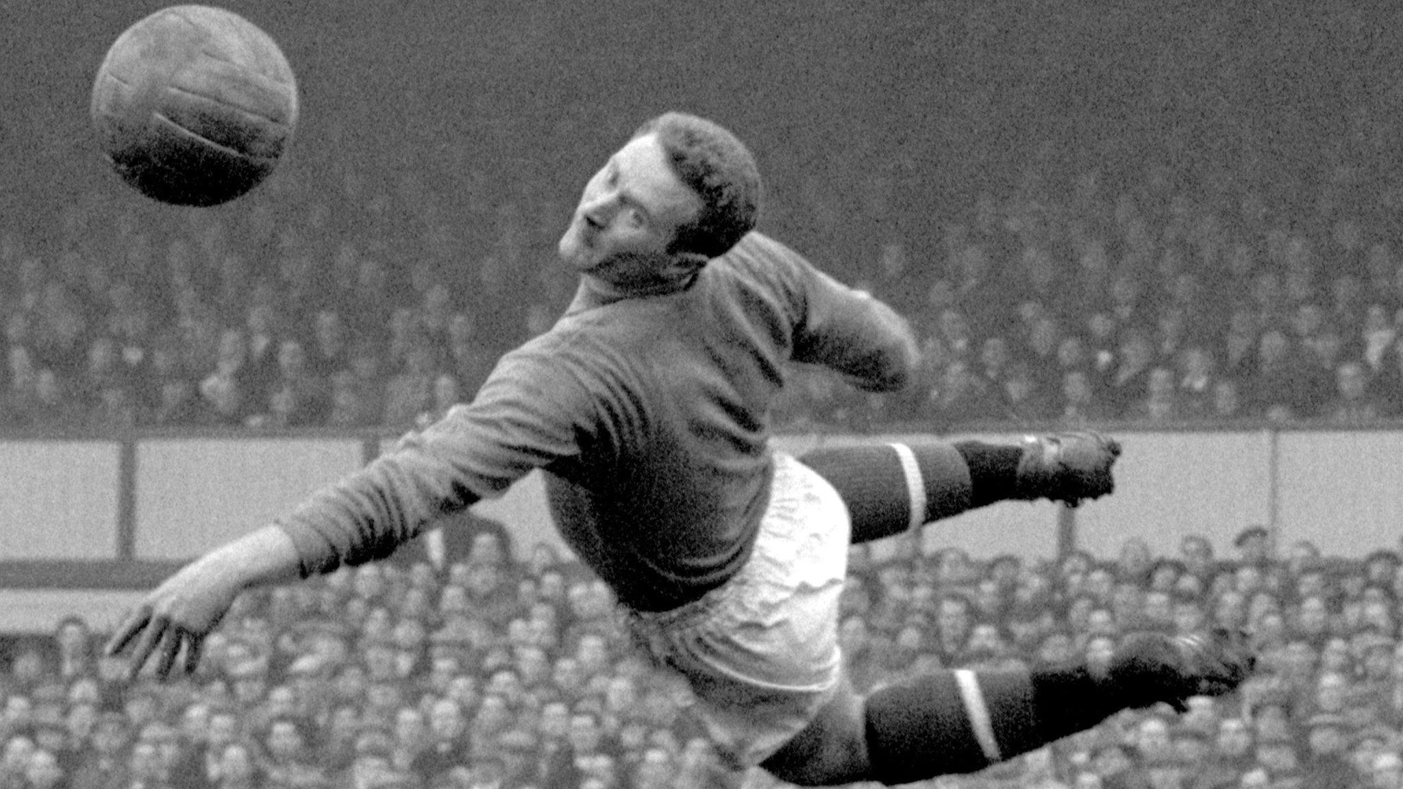 Harry Gregg in action for Manchester United a few weeks after the Munich air disaster