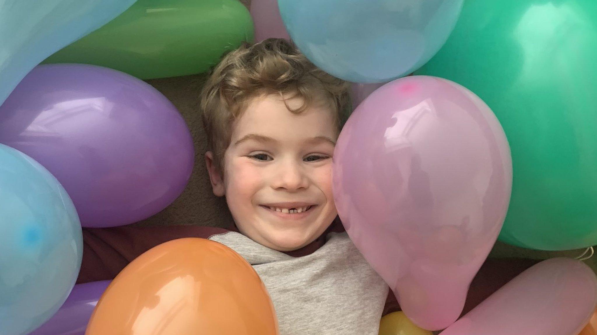 Theo and his balloons