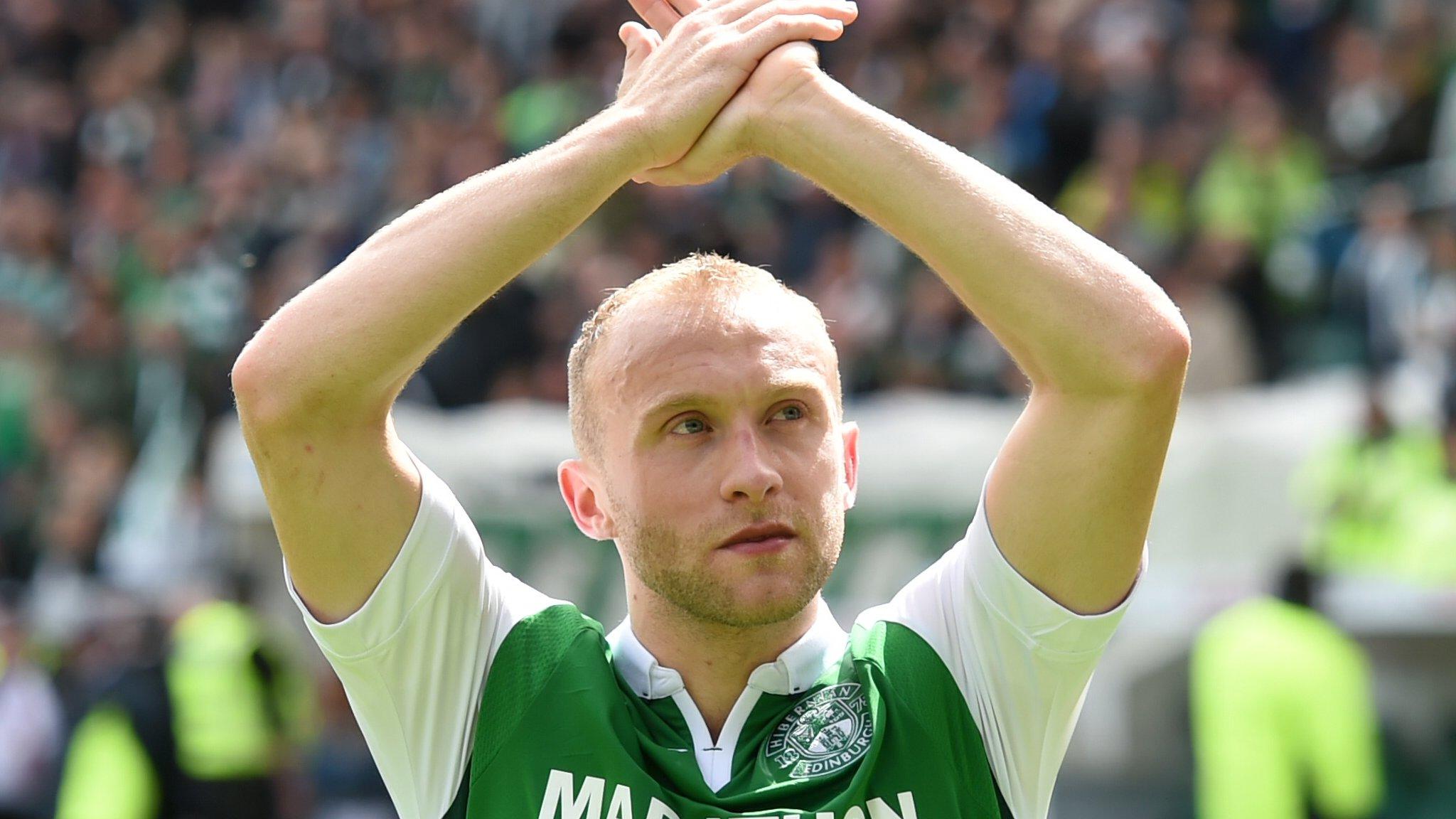 Dylan McGeouch celebrates with Hibernian