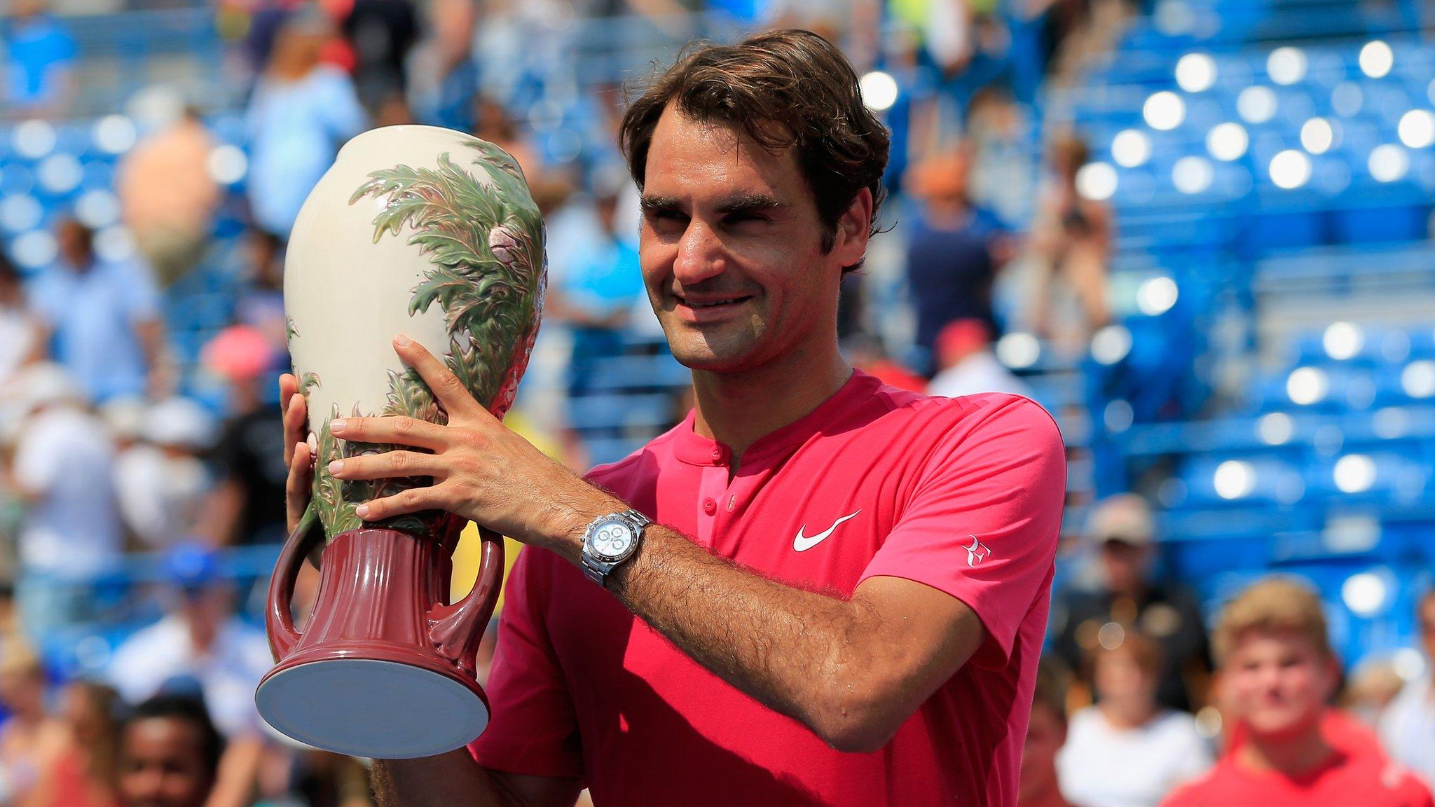 Roger Federer with Cincinnati Masters trophy