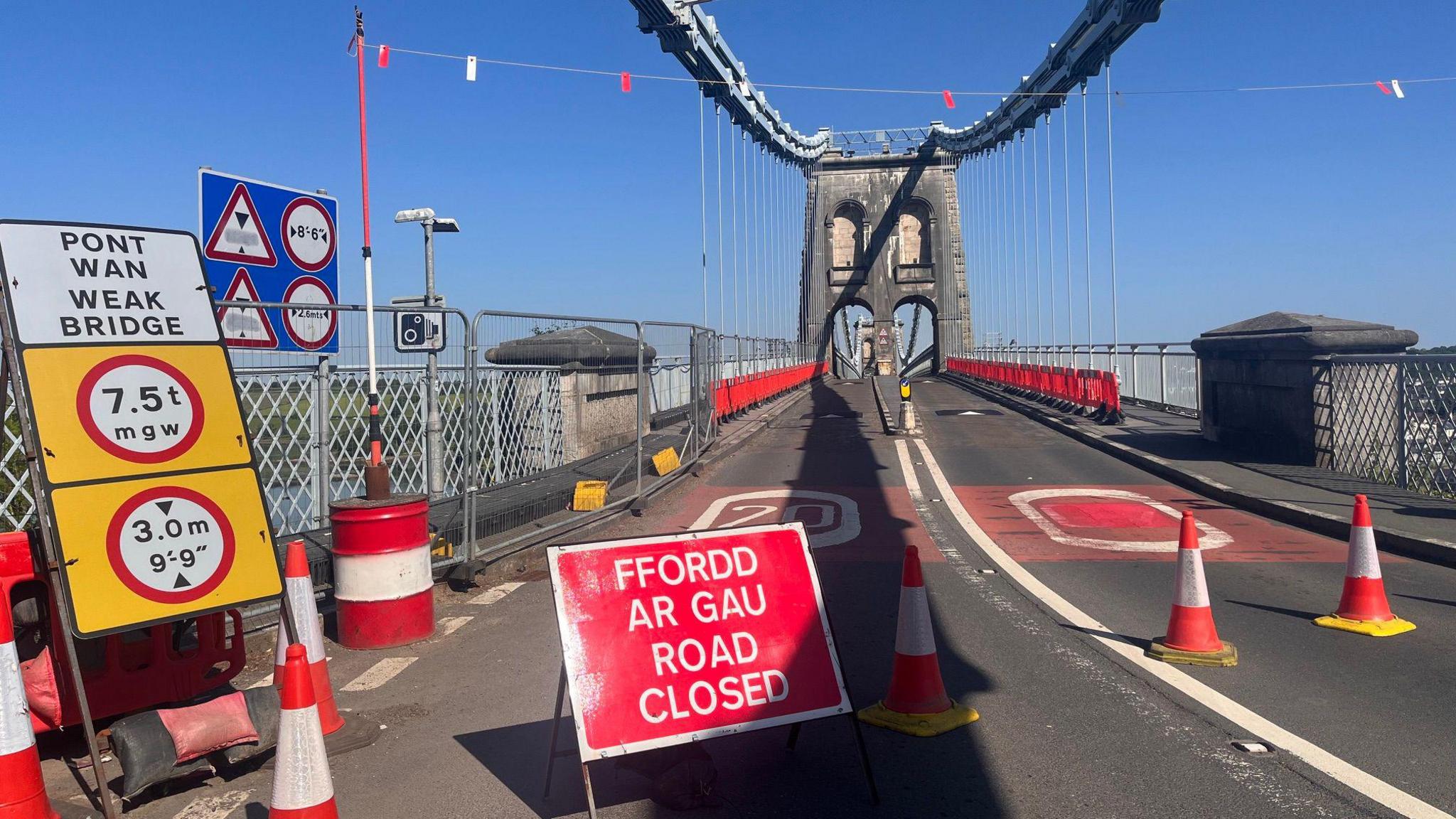 Pont y Borth ar gau