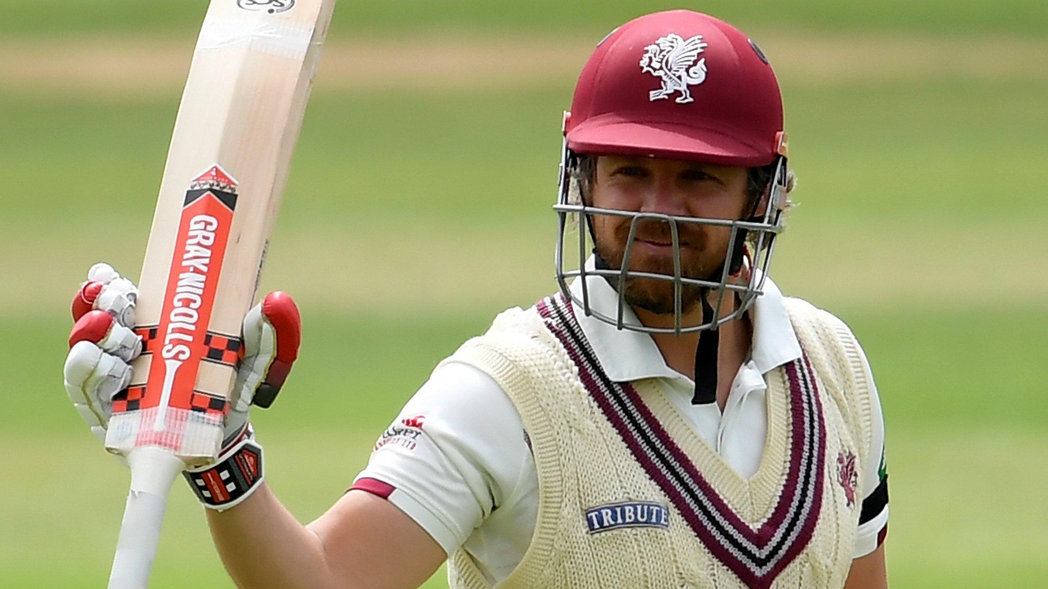 James Hildreth's 43rd first-class century - his first Championship ton of the season - came off 119 balls