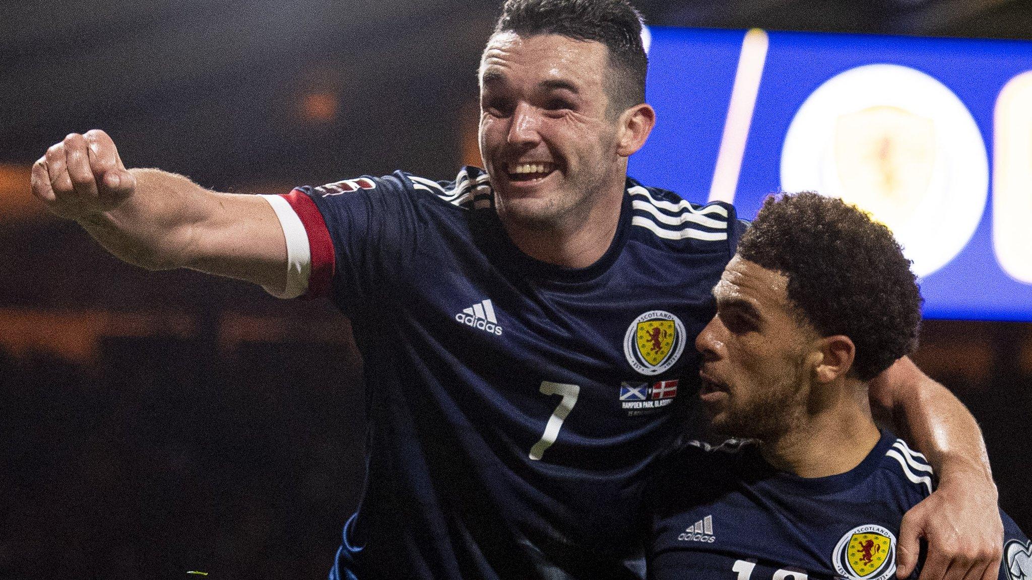 Scotland's John McGinn and Che Adams