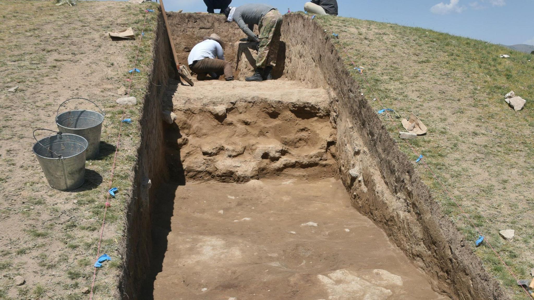 People excavate fortified architecture in Tugunbulak