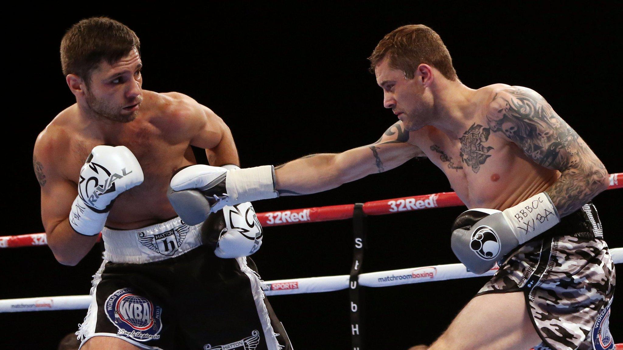 Ricky Burns (right) in action against Kiryl Relikh