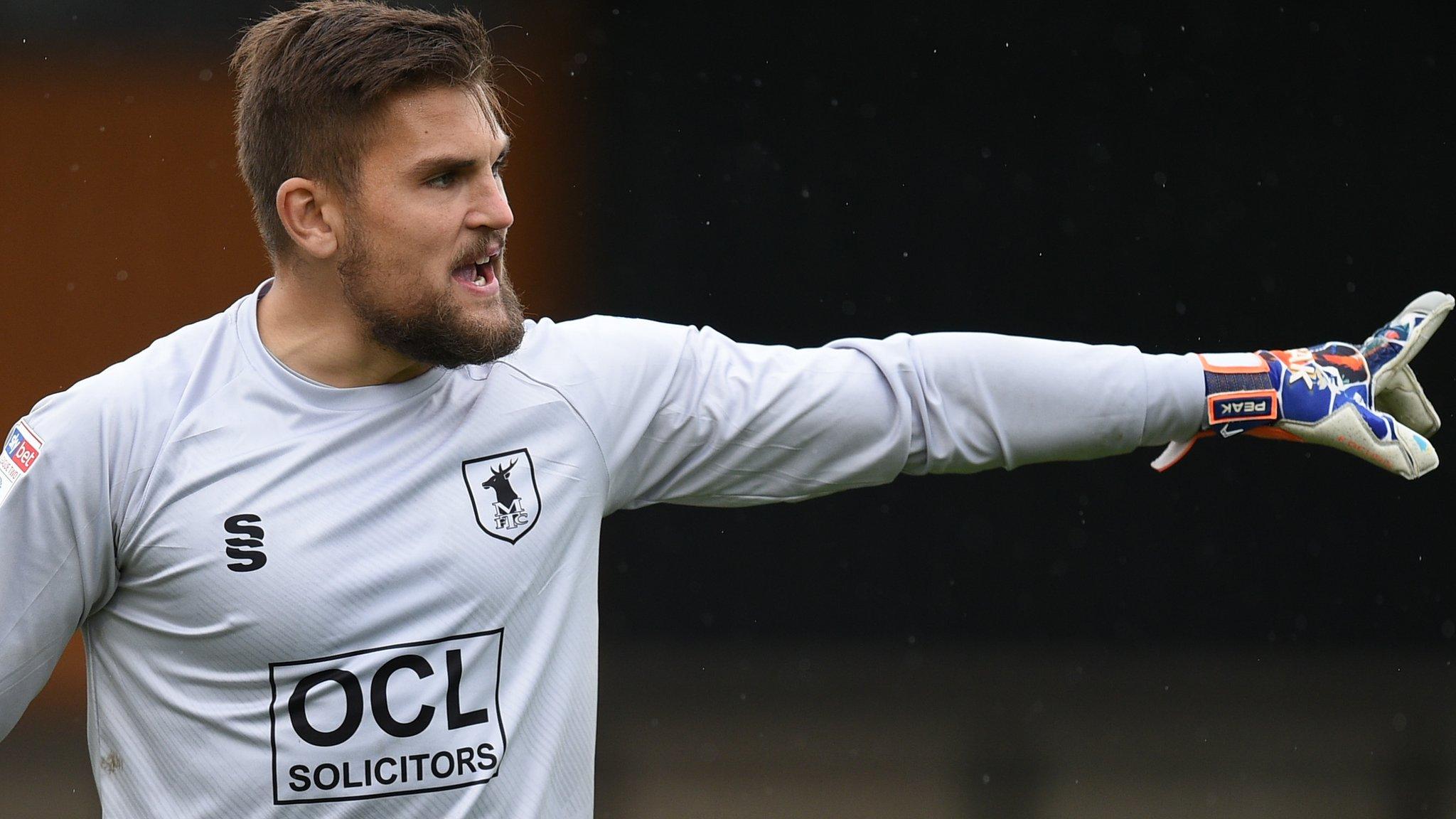 Mansfield Town goalkeeper Bobby Olejnik