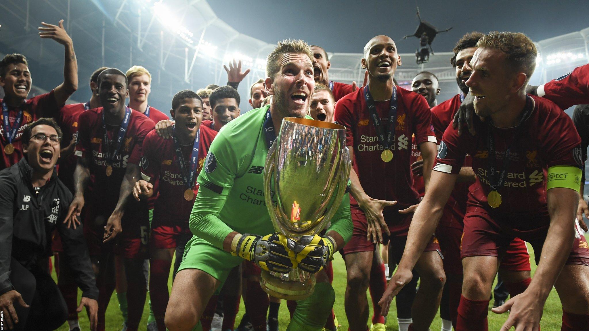 ISTANBUL, TURKEY - AUGUST 14: Adrian of Liverpool lifts the UEFA Super Cup trophy as Liverpool celebrates victory following the UEFA Super Cup match between Liverpool and Chelsea at Vodafone Park on August 14, 2019 in Istanbul, Turkey. (Photo by Michael Regan/Getty Images) (Photo by Michael Regan/Getty Images)