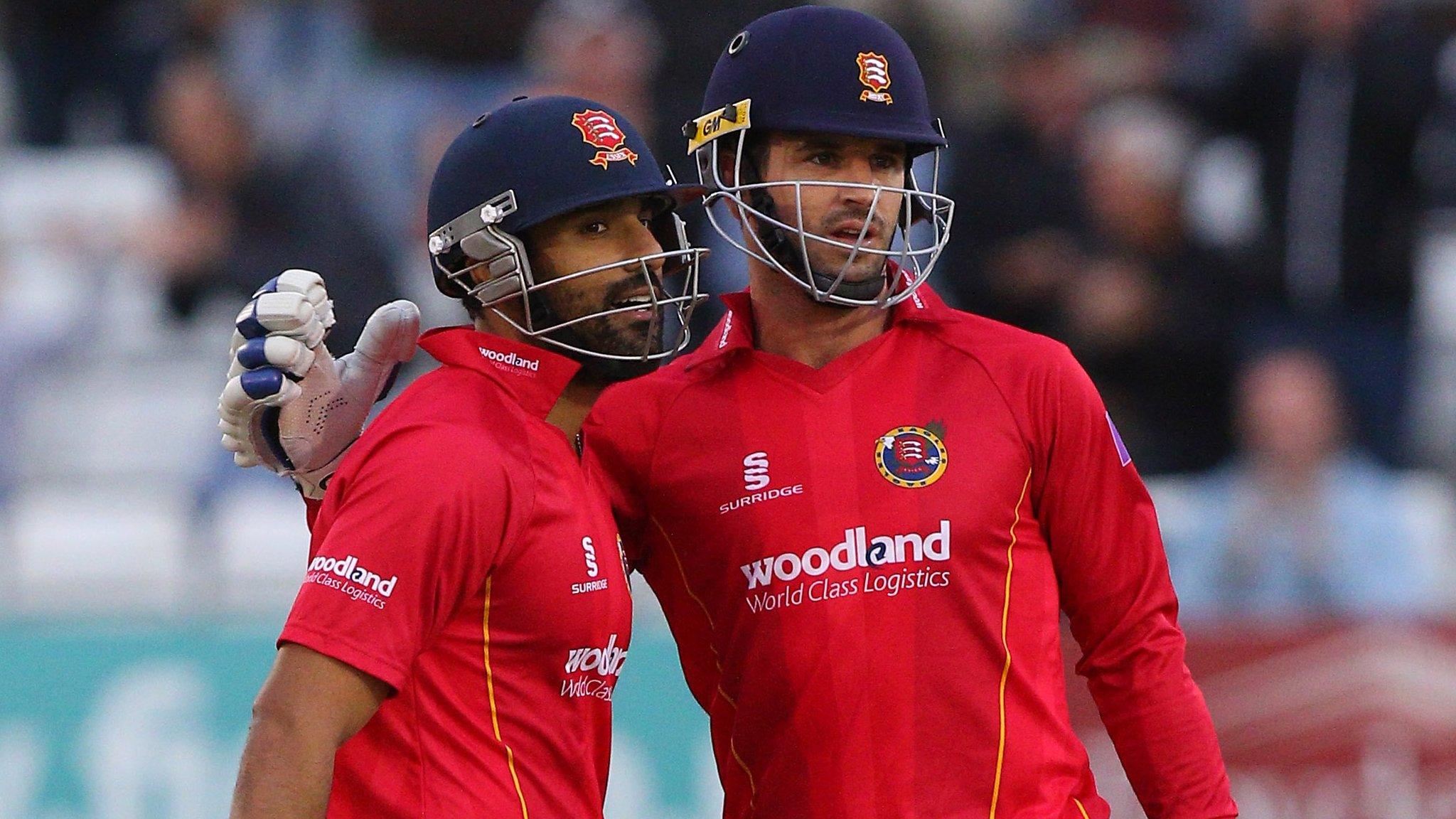 Ravi Bopara and Ryan ten Doeschate