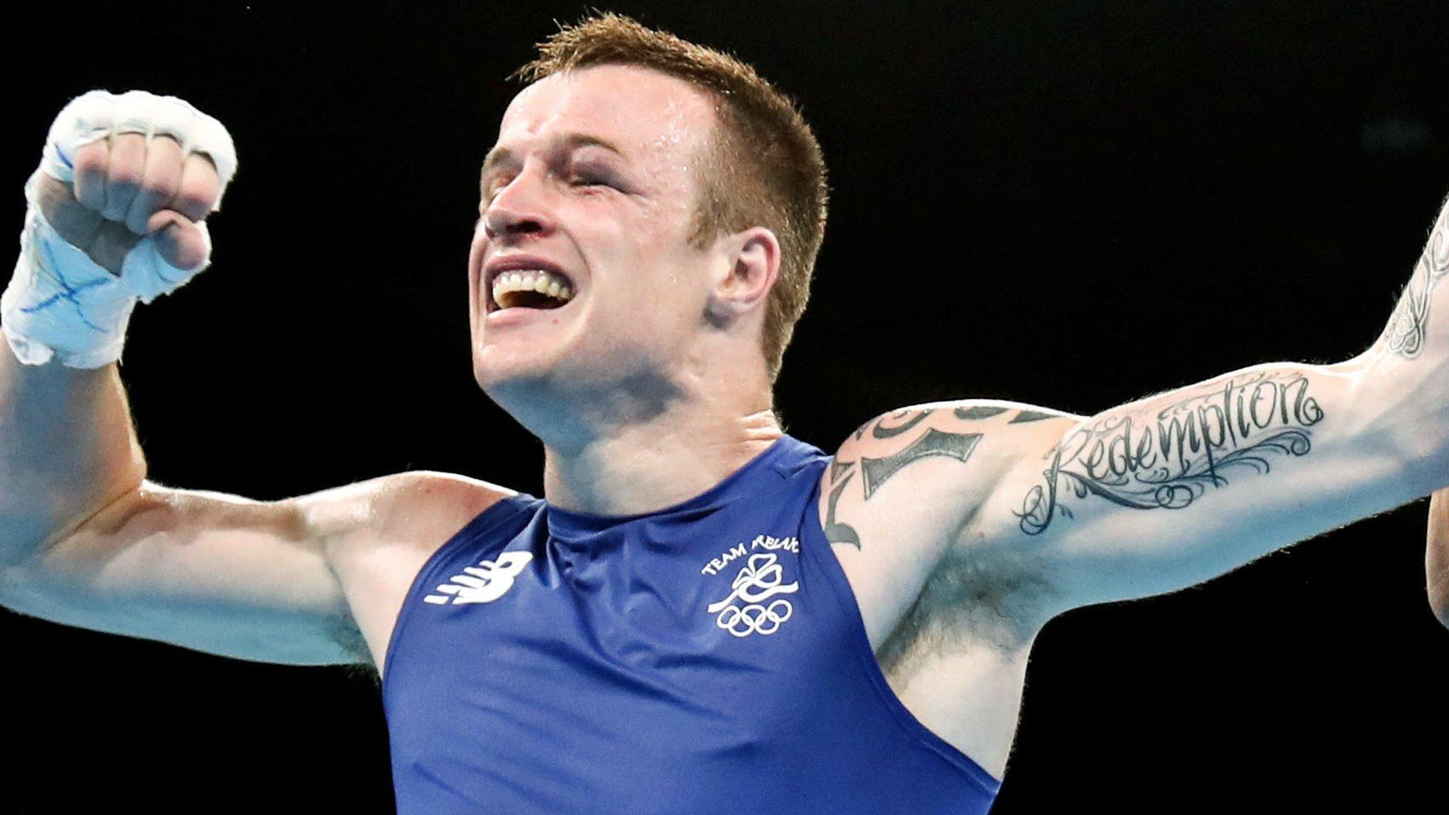 Steven Donnelly went through to the quarter-finals after a split decision