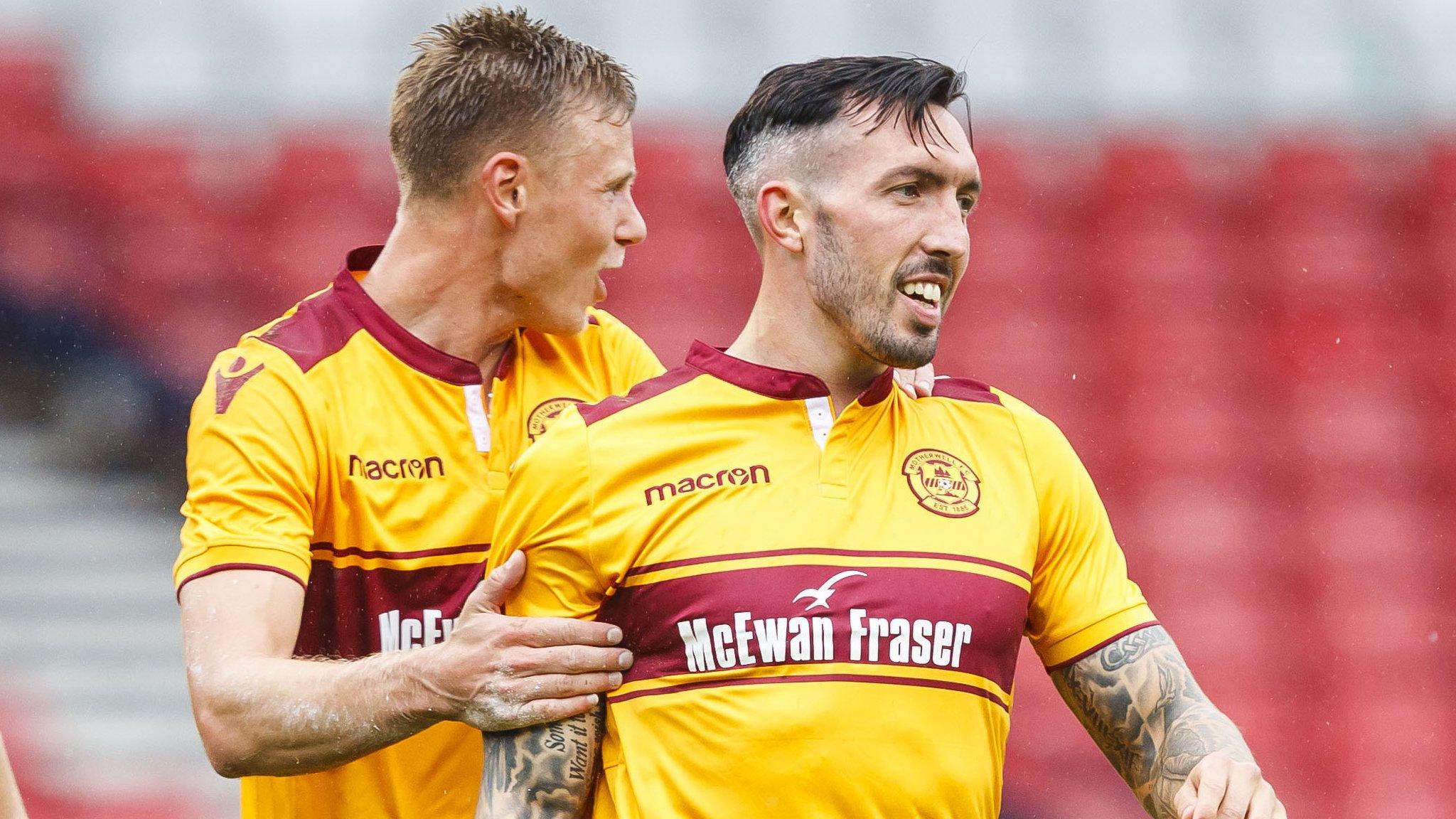 Motherwell's Ryan Bowman (right)