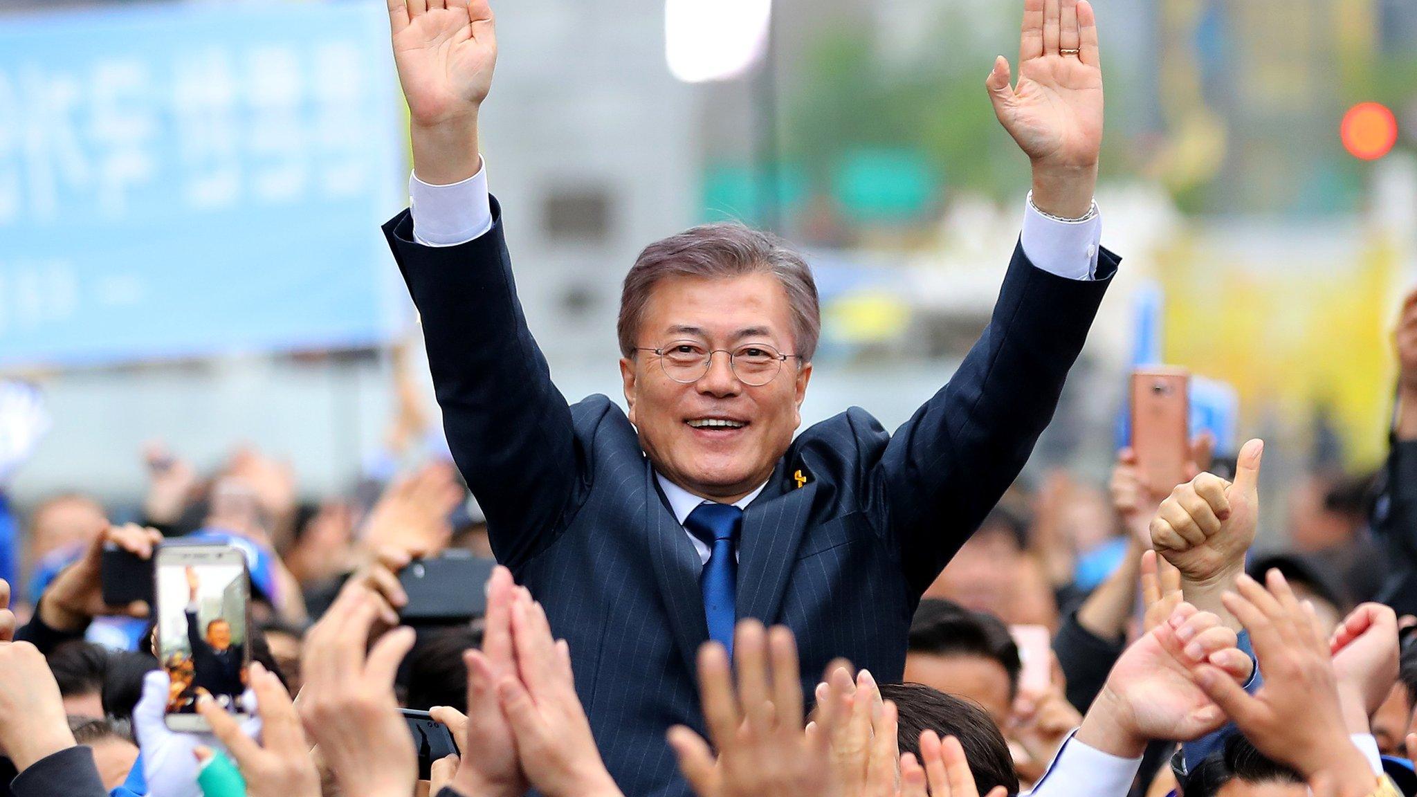 South Korea's presidential candidate Moon Jae-in from Democratic Party attends an election campaign rally in Seoul, South Korea, on 17 April 2017