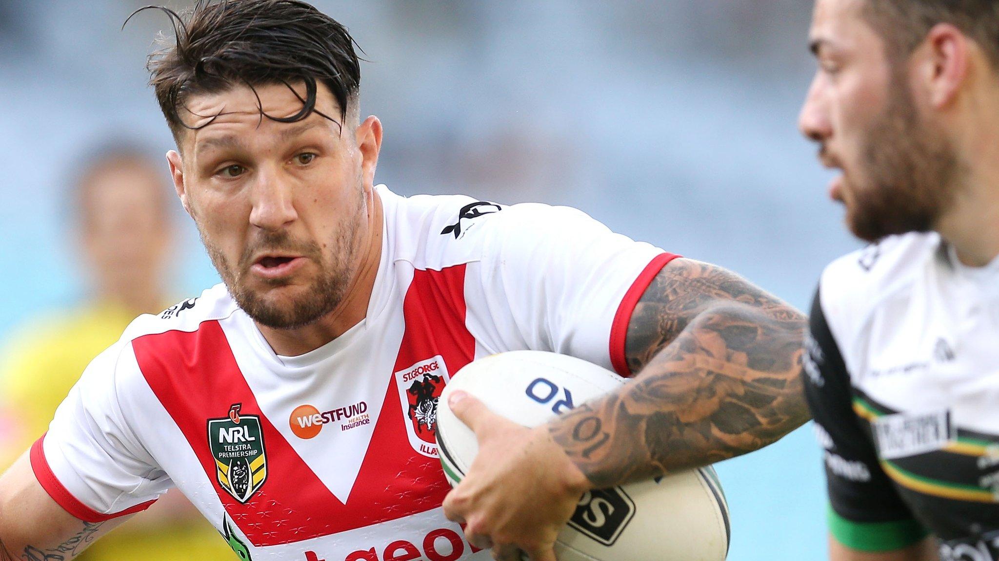 Gareth Widdop carries the ball