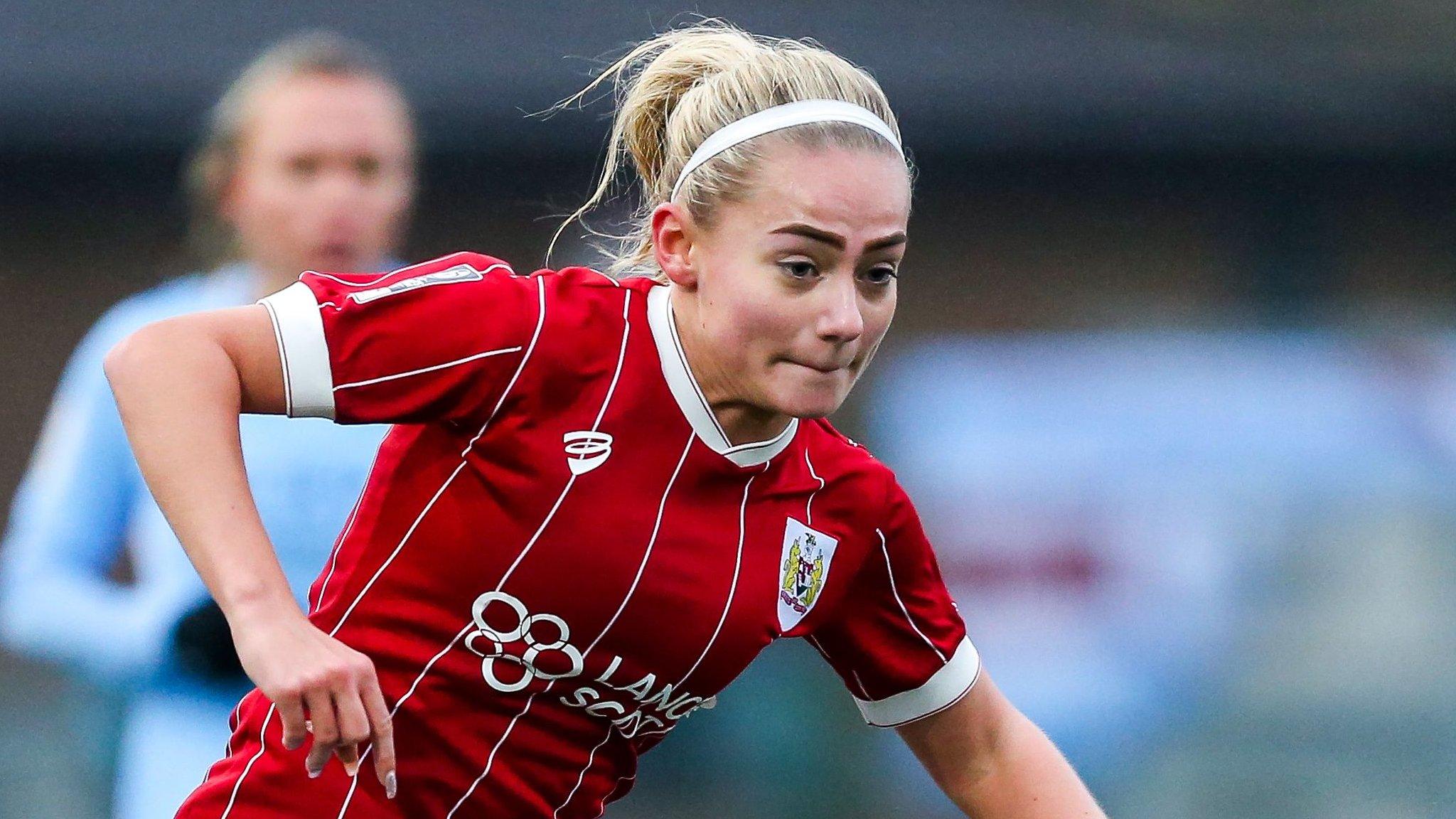 Charlie Estcourt attacks for Bristol City