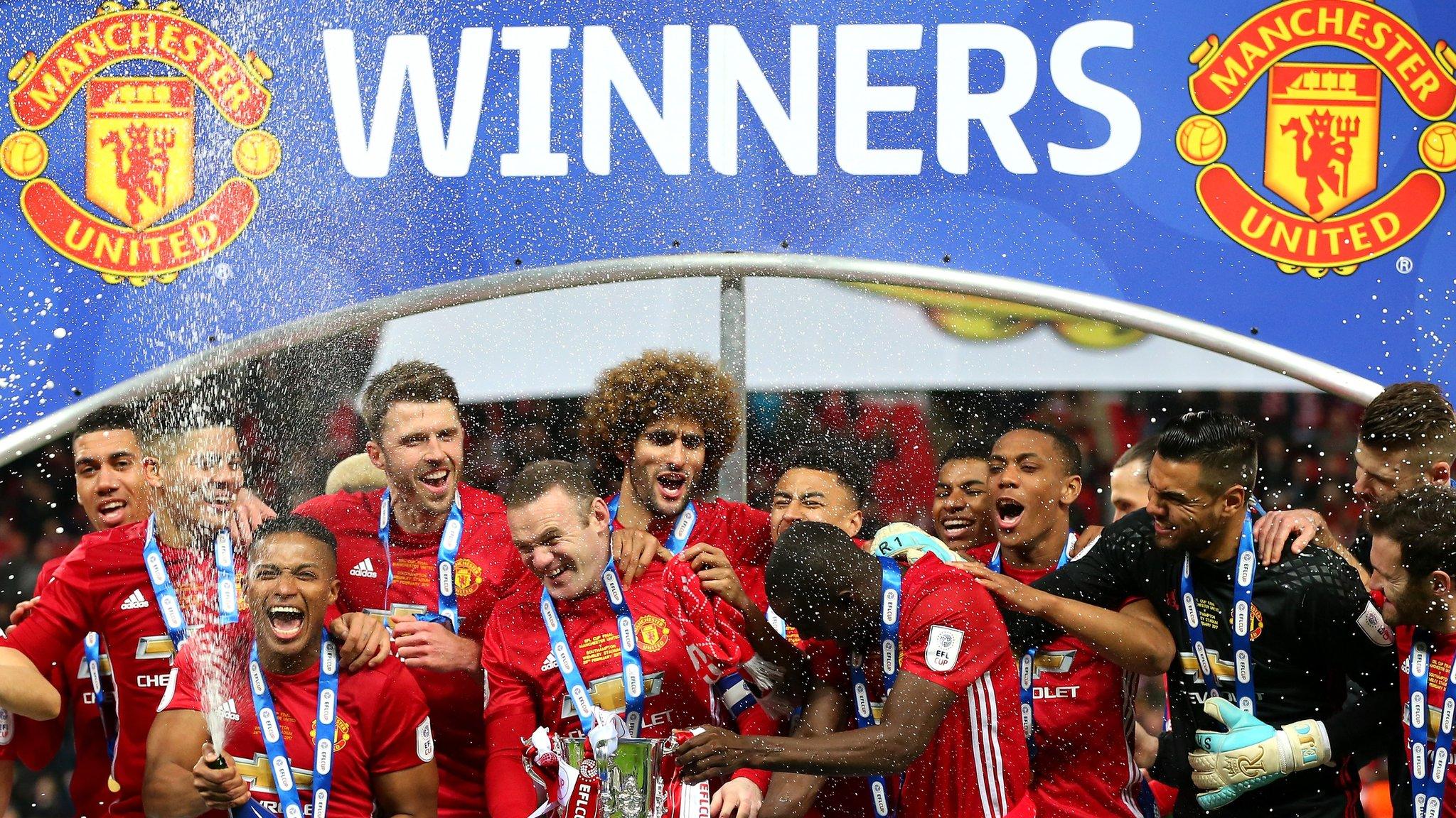 Manchester United's players celebrate winning the EFL Cup