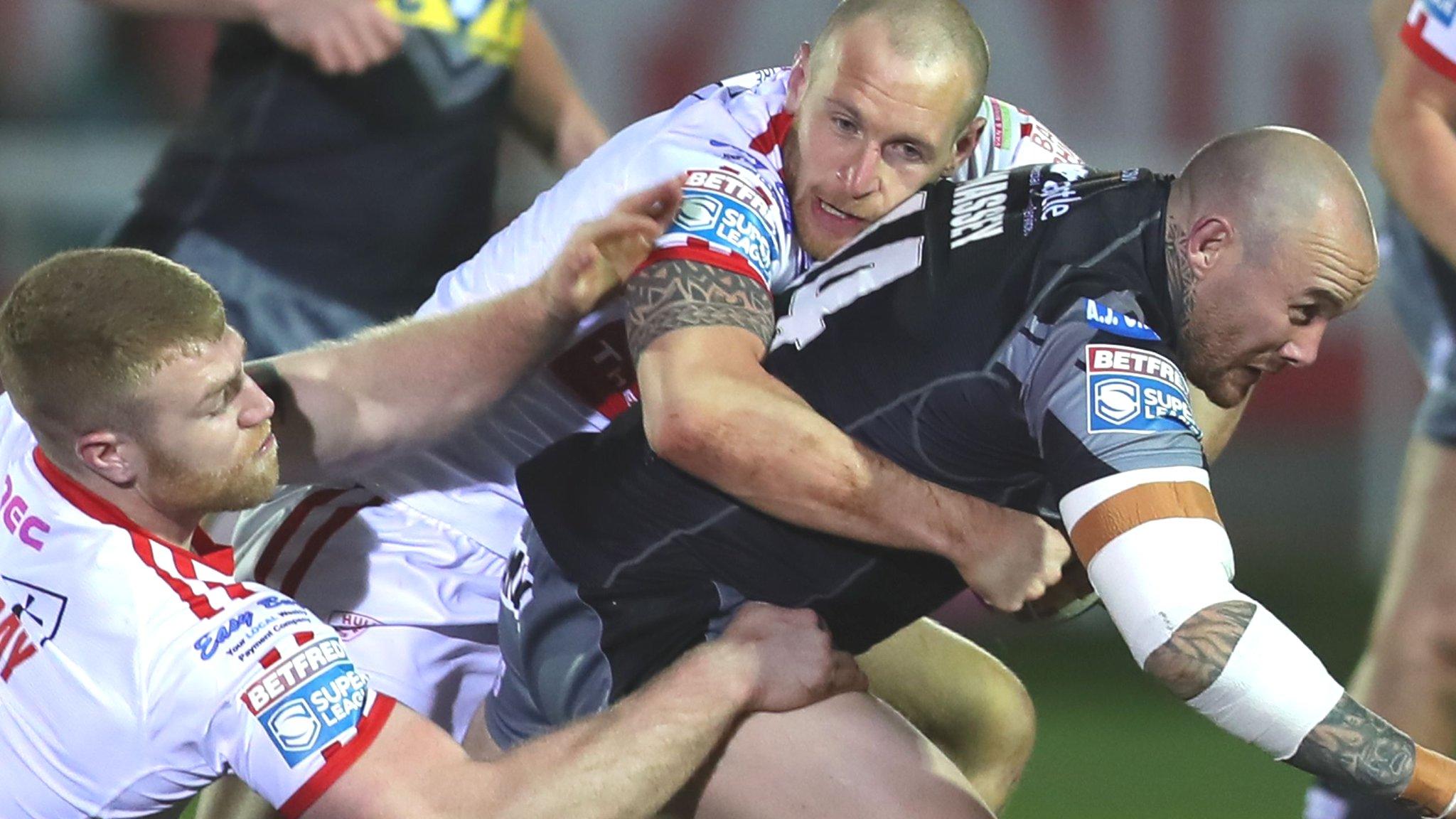 Nathan Massey of Castleford Tigers is tackled by Dan Murray and Dean Hadley of Hull KR