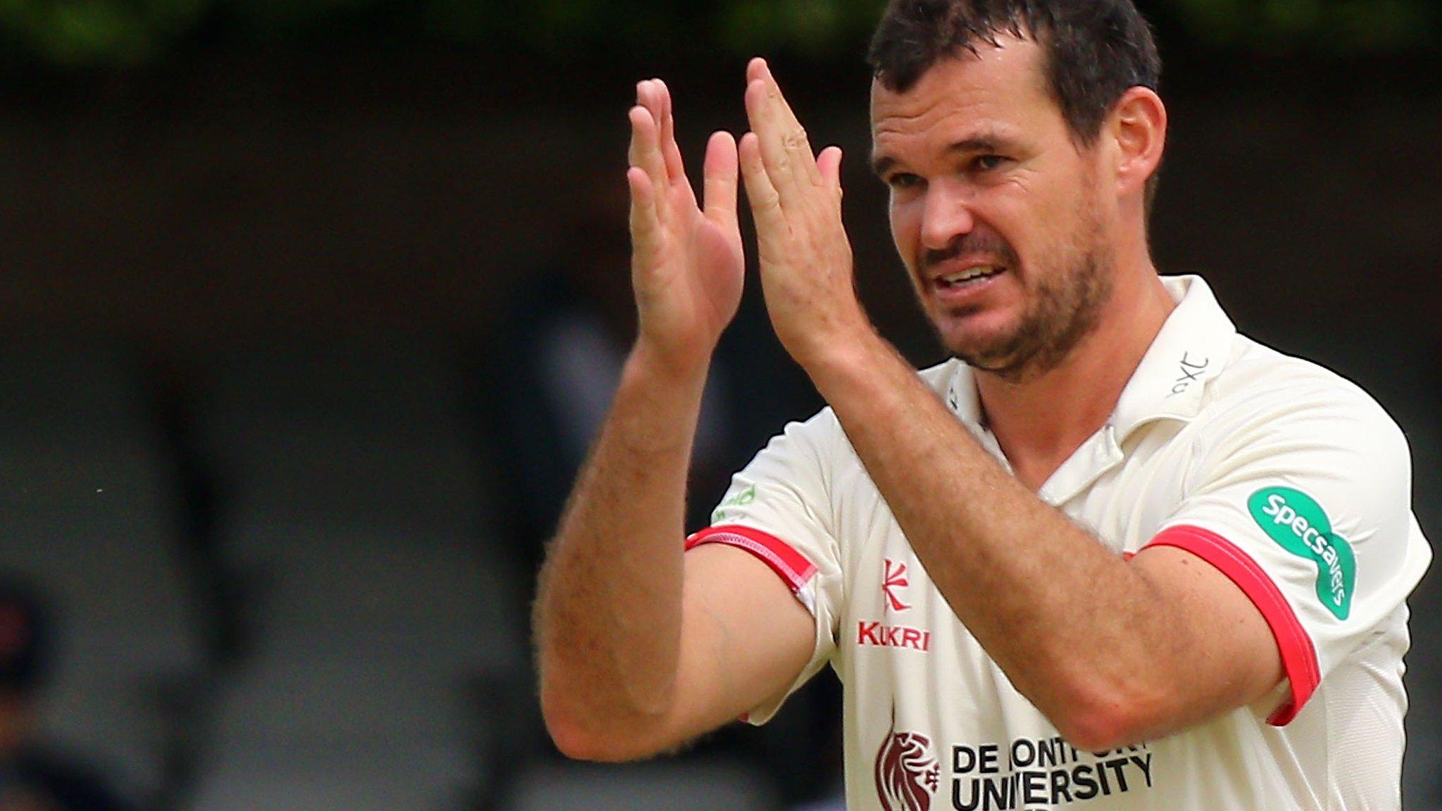 Clint McKay in action for Leicestershire