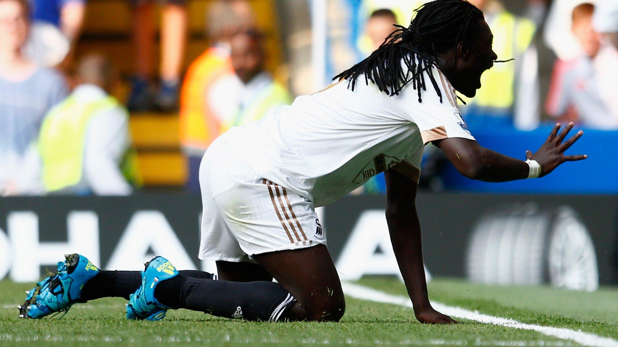 Bafetimbi Gomis celebrates