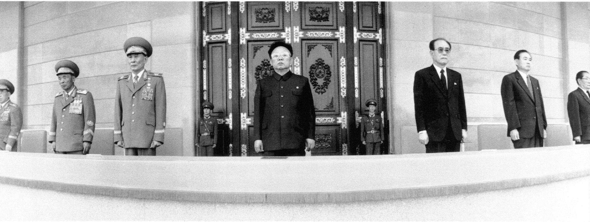 North Korean leader Kim Jong-Il (C) stands with other leaders during a national memoral service of the fifth anniversary of late President Kim Il-Sung's death at the Kumsusan Memorial Palace, 08 July 1999.