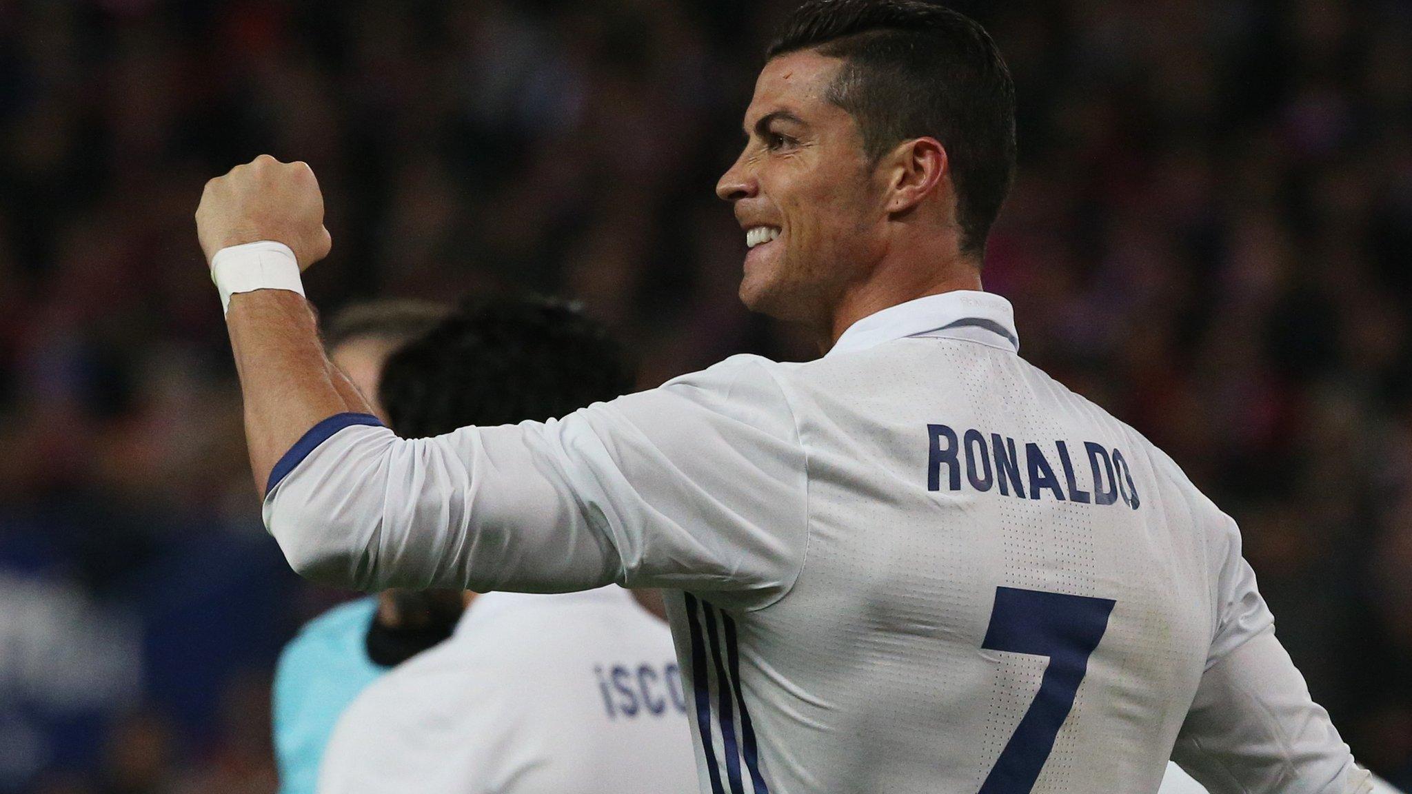 Cristiano Ronaldo celebrates