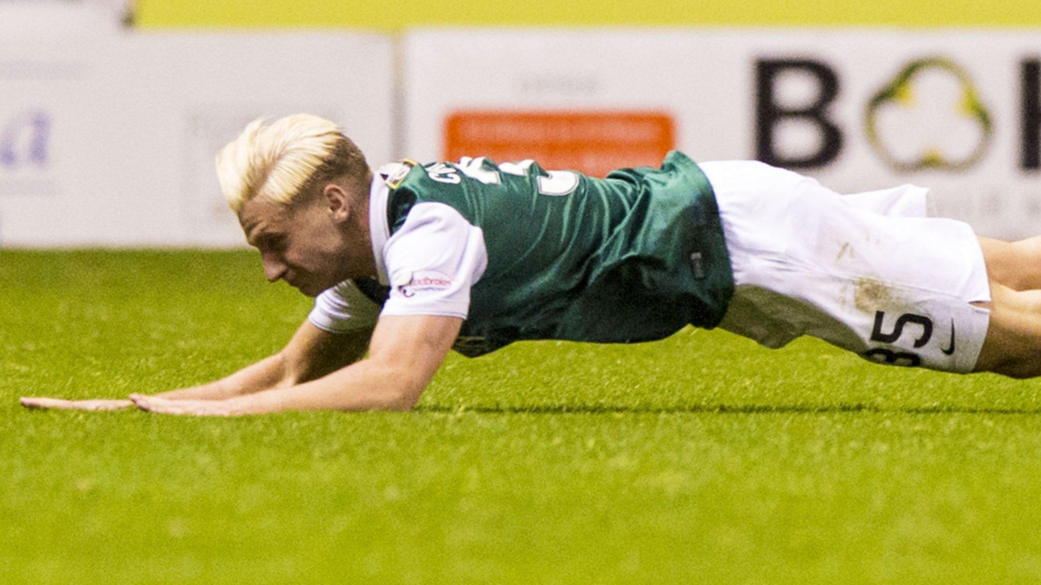 Hibernian striker Jason Cummings