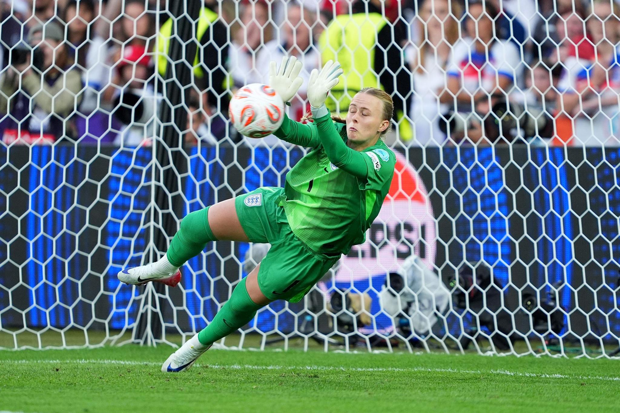 England's Hannah Hampton dives to her left to save a penalty kick from Spain's Mariona Caldentey during the Euro 2025 final. Photo by Daniela Porcelli