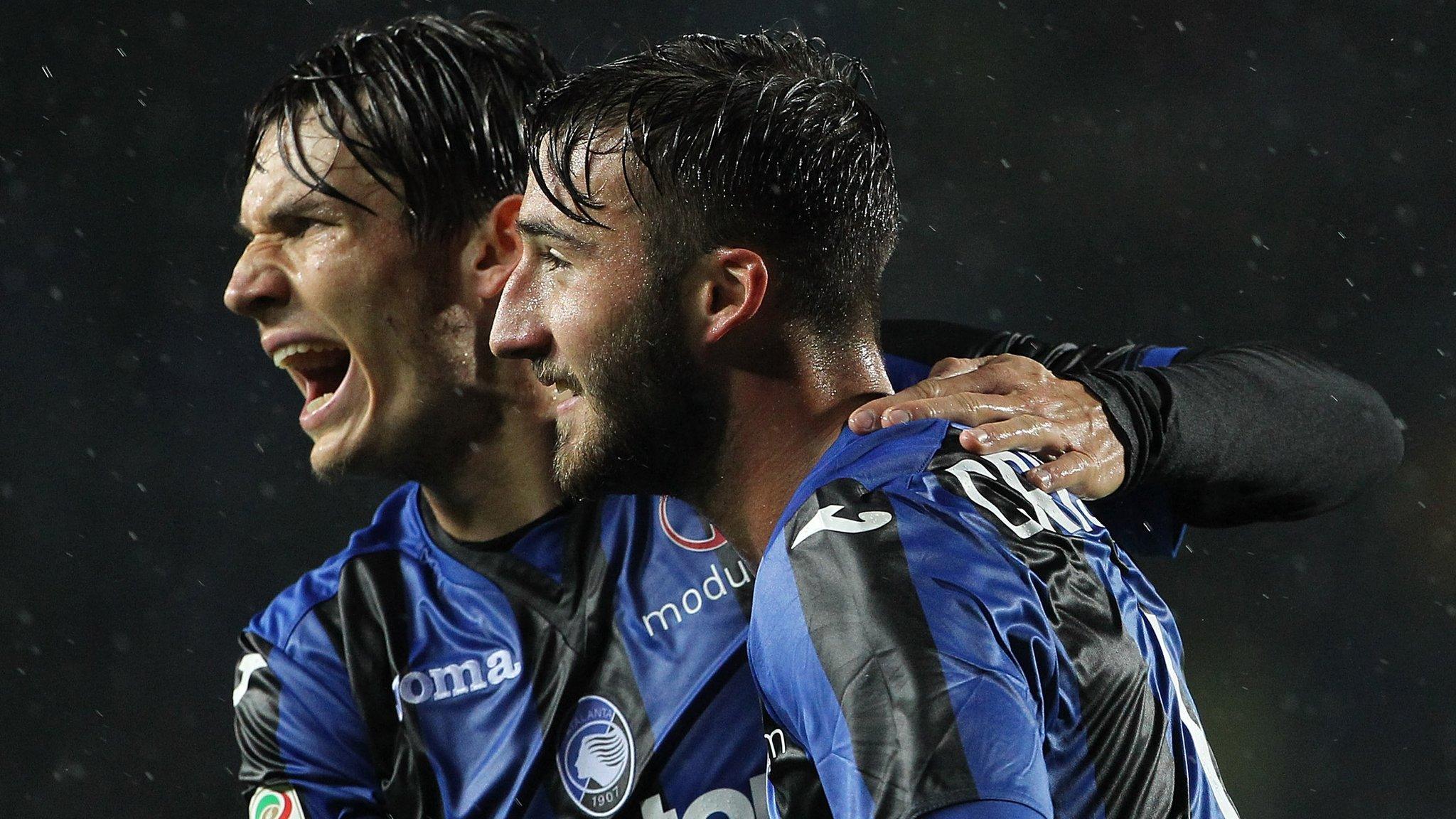 Atalanta's Bryan Cristante (r) and Maarten de Roon (l)