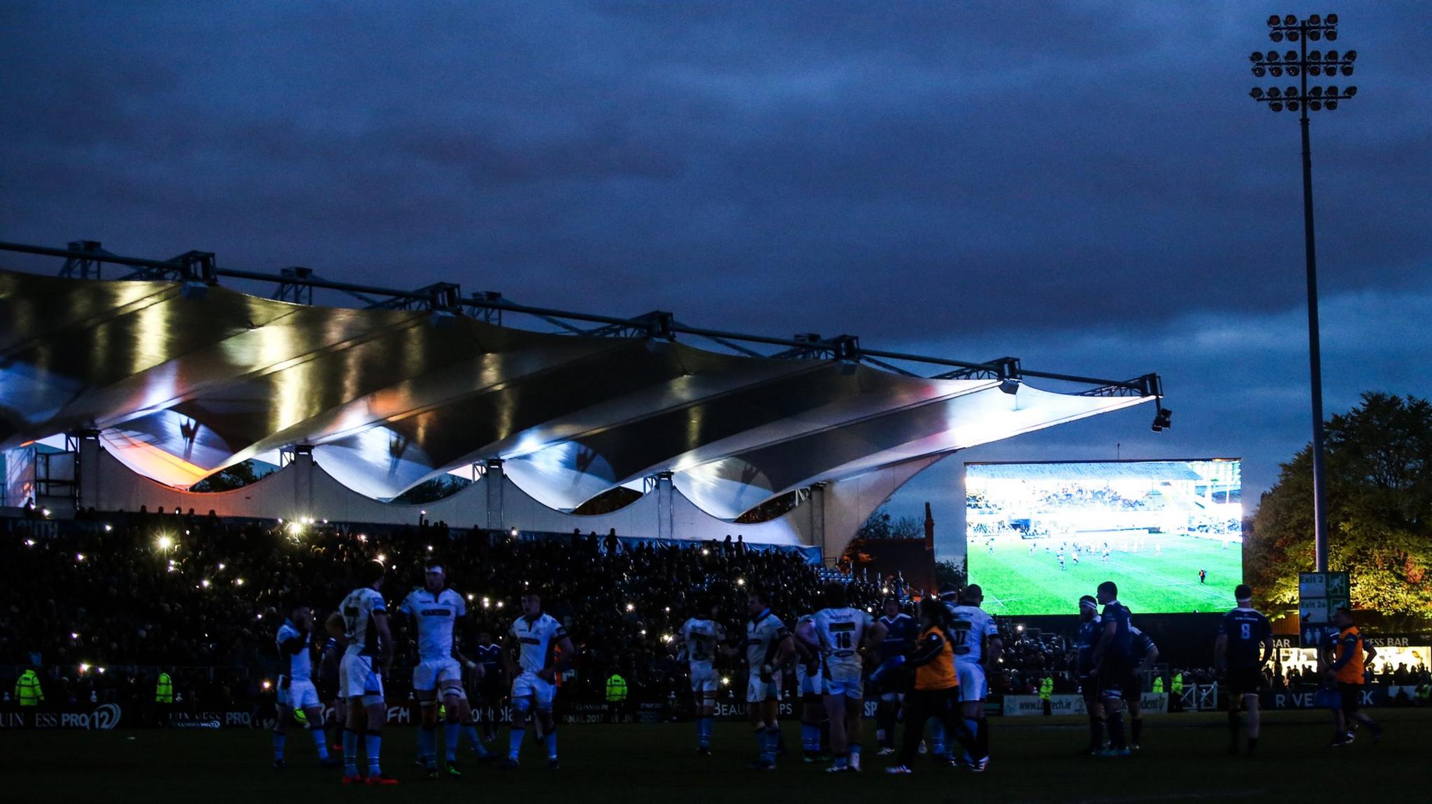 Both sets of players stayed out on the RDS pitch during the lengthy delay