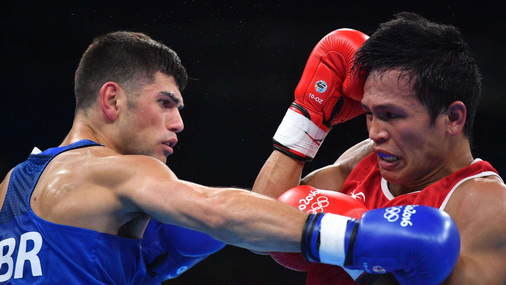 Joe Cordina lands a jab on Charlie Suarez