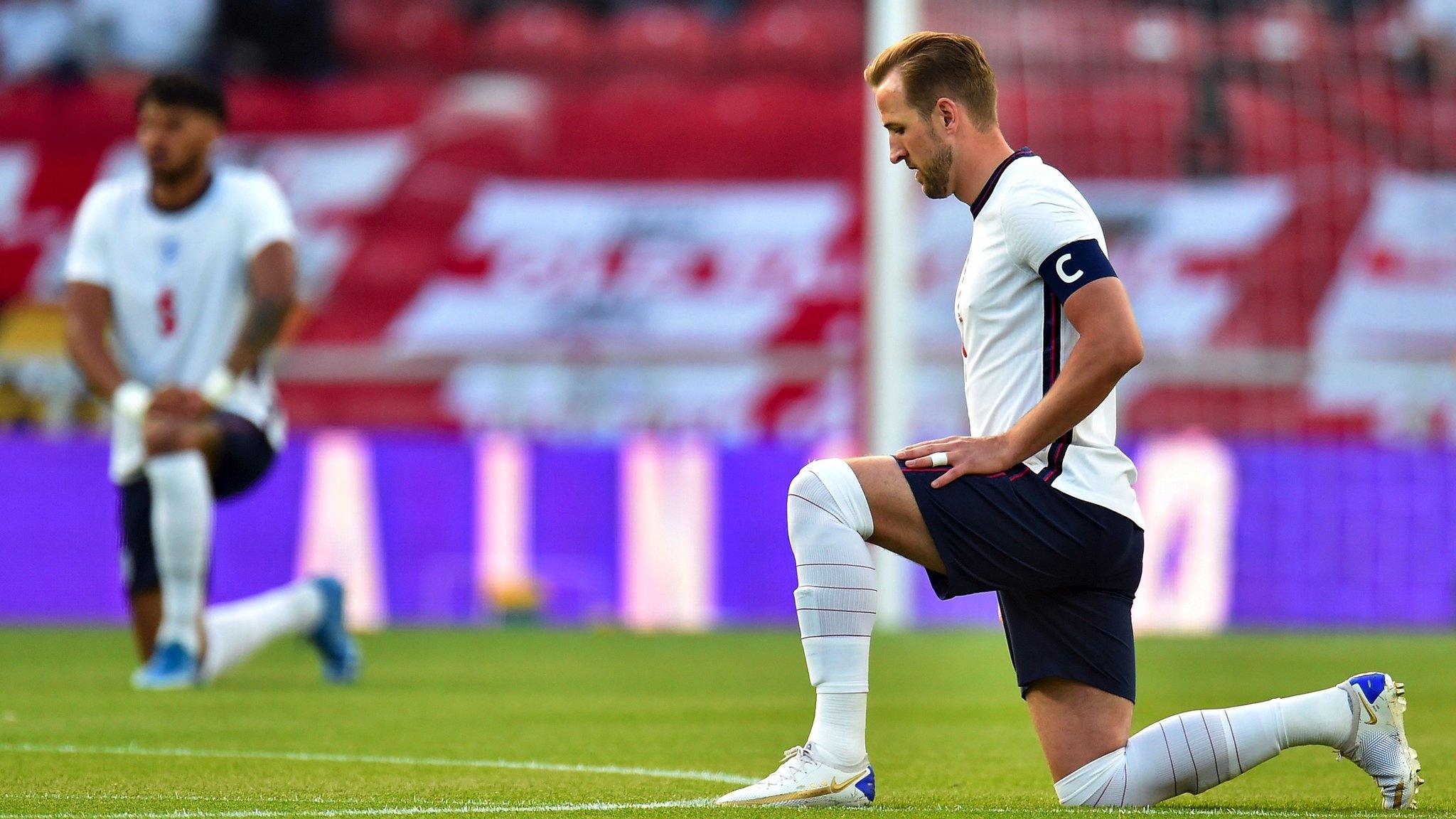 Tyrone Mings and Harry Kane taking a knee before England game