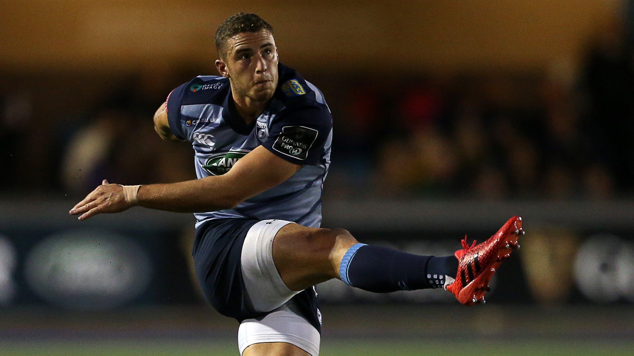 Cardiff Blues fly-half Steve Shingler