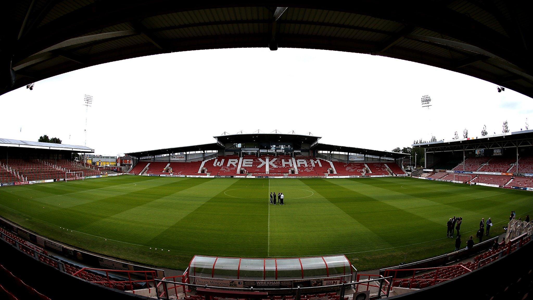 Racecourse Ground