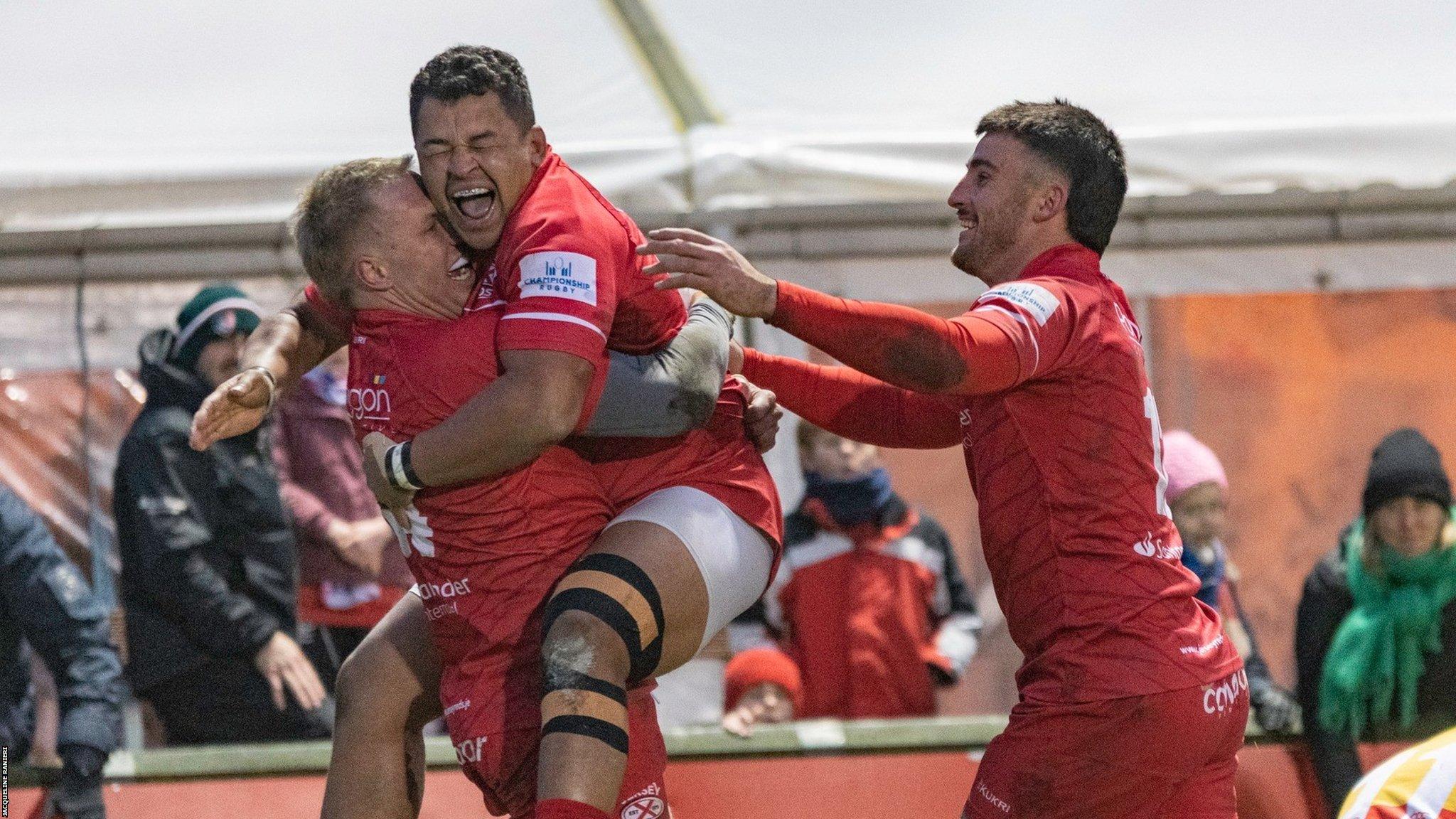 Jersey Reds celebrate a try against Richmond