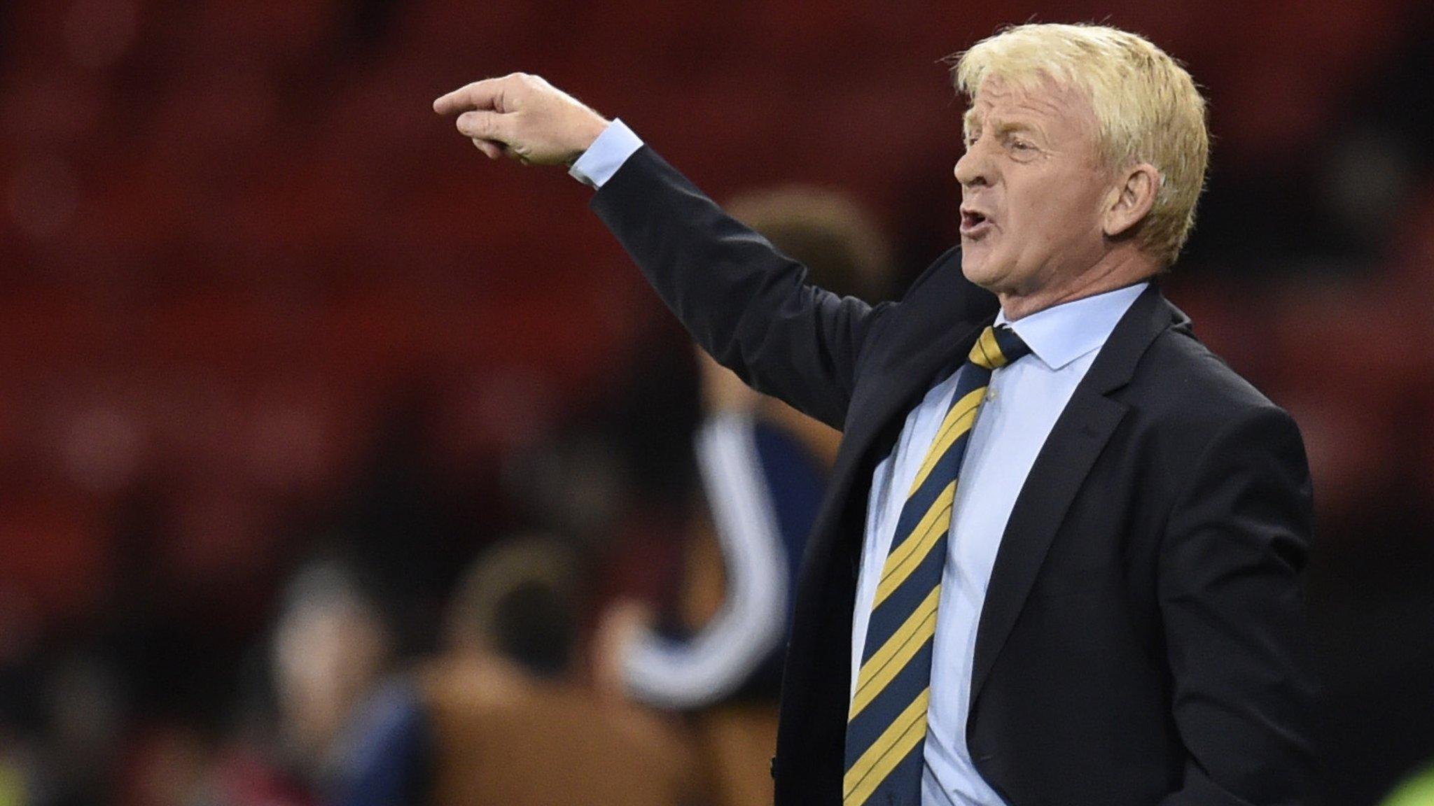 Gordon Strachan makes a point to his Scotland players