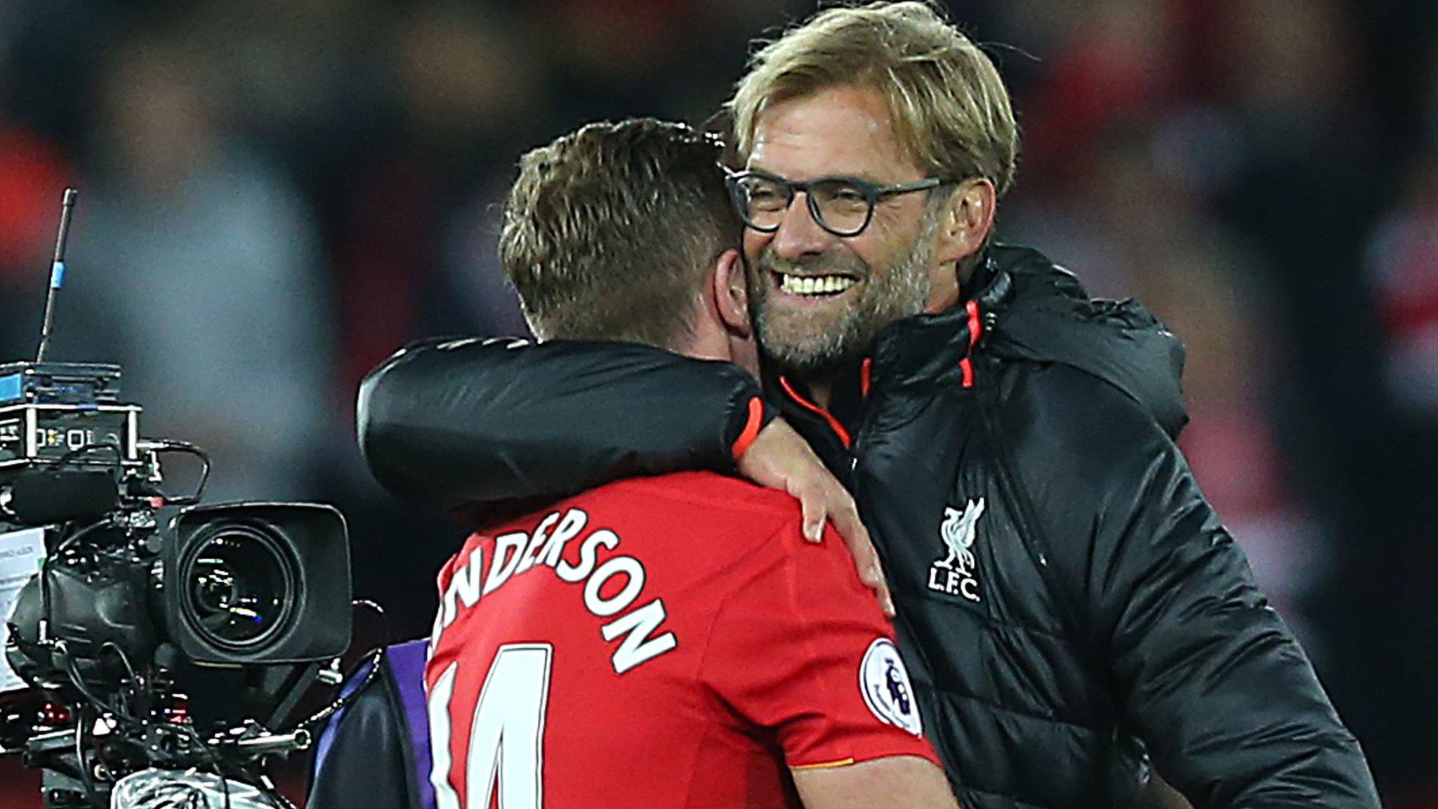 Jurgen Klopp and Jordan Henderson celebrate