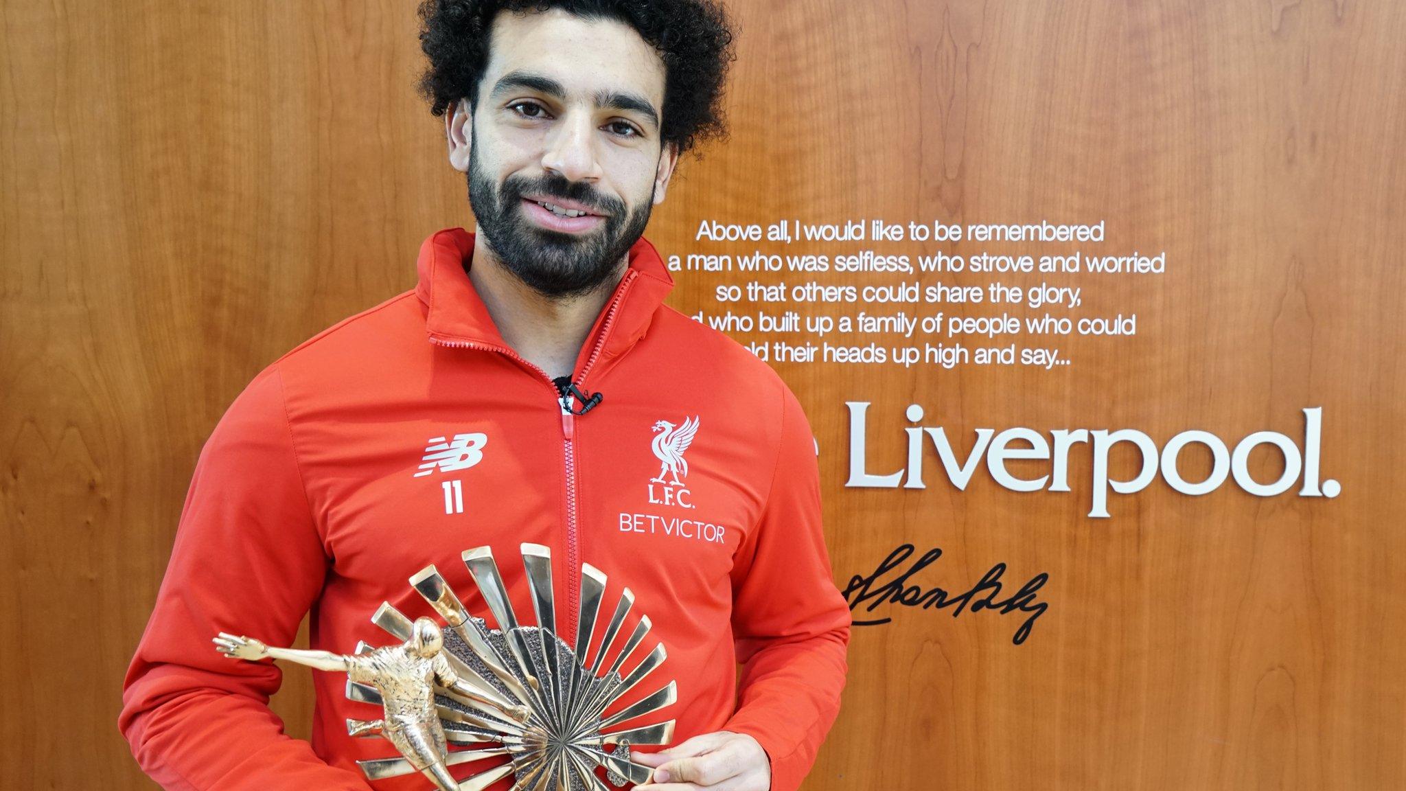 Mohamed Salah with his African Footballer of the Year award