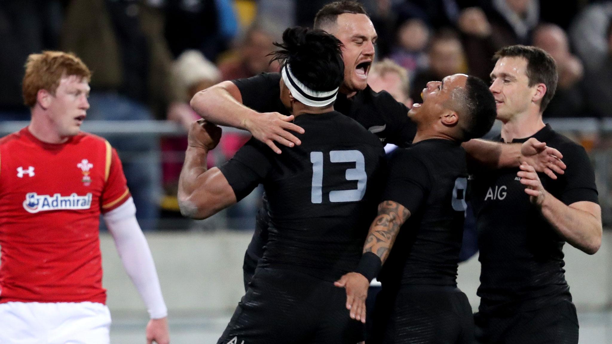 New Zealand celebrate their opening try