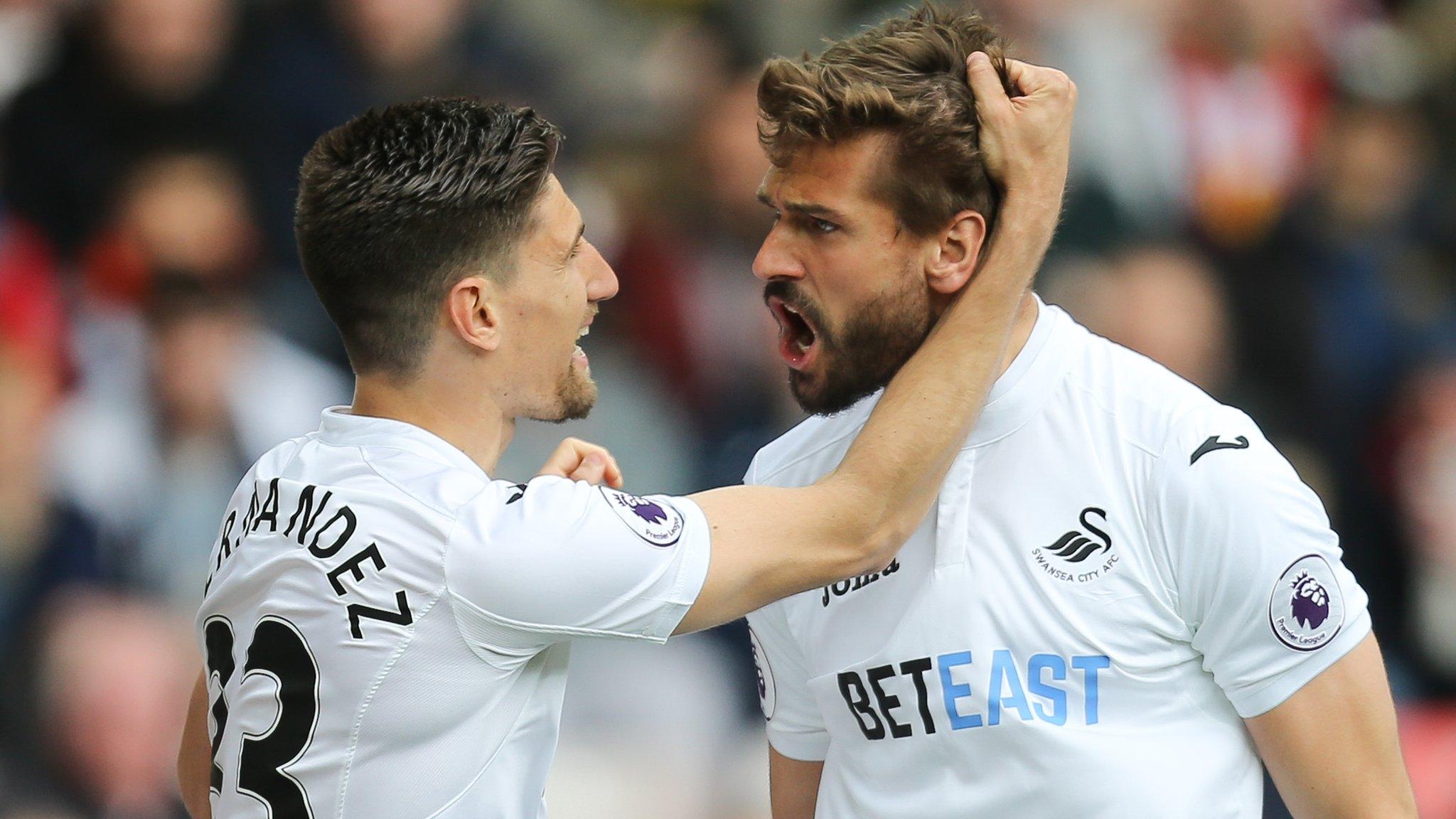 Federico Fernandez and Fernando Llorente