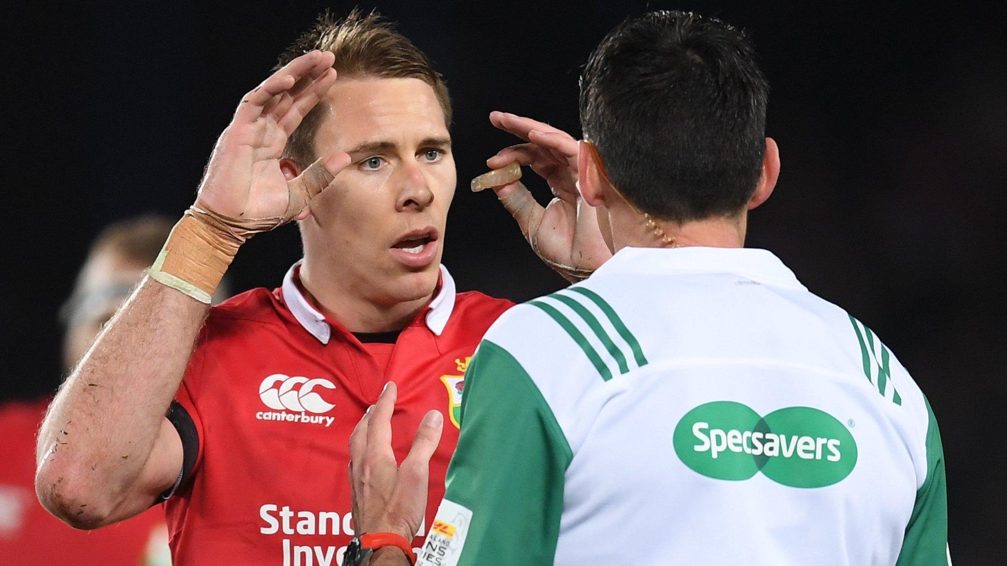 Liam Williams and referee Pascal Gauzere