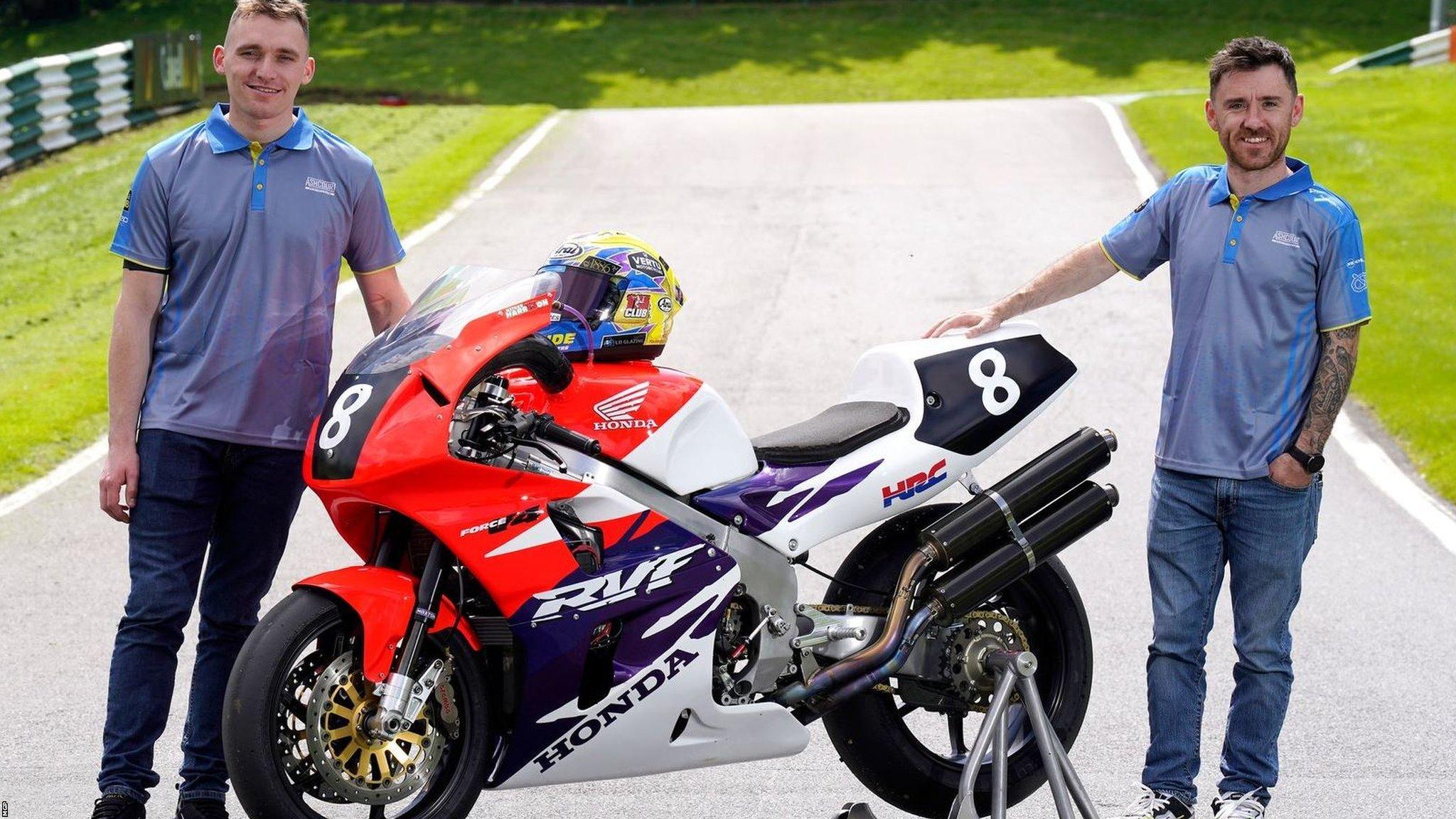 Nathan Harrison and Lee Johnston with a Honda RC45