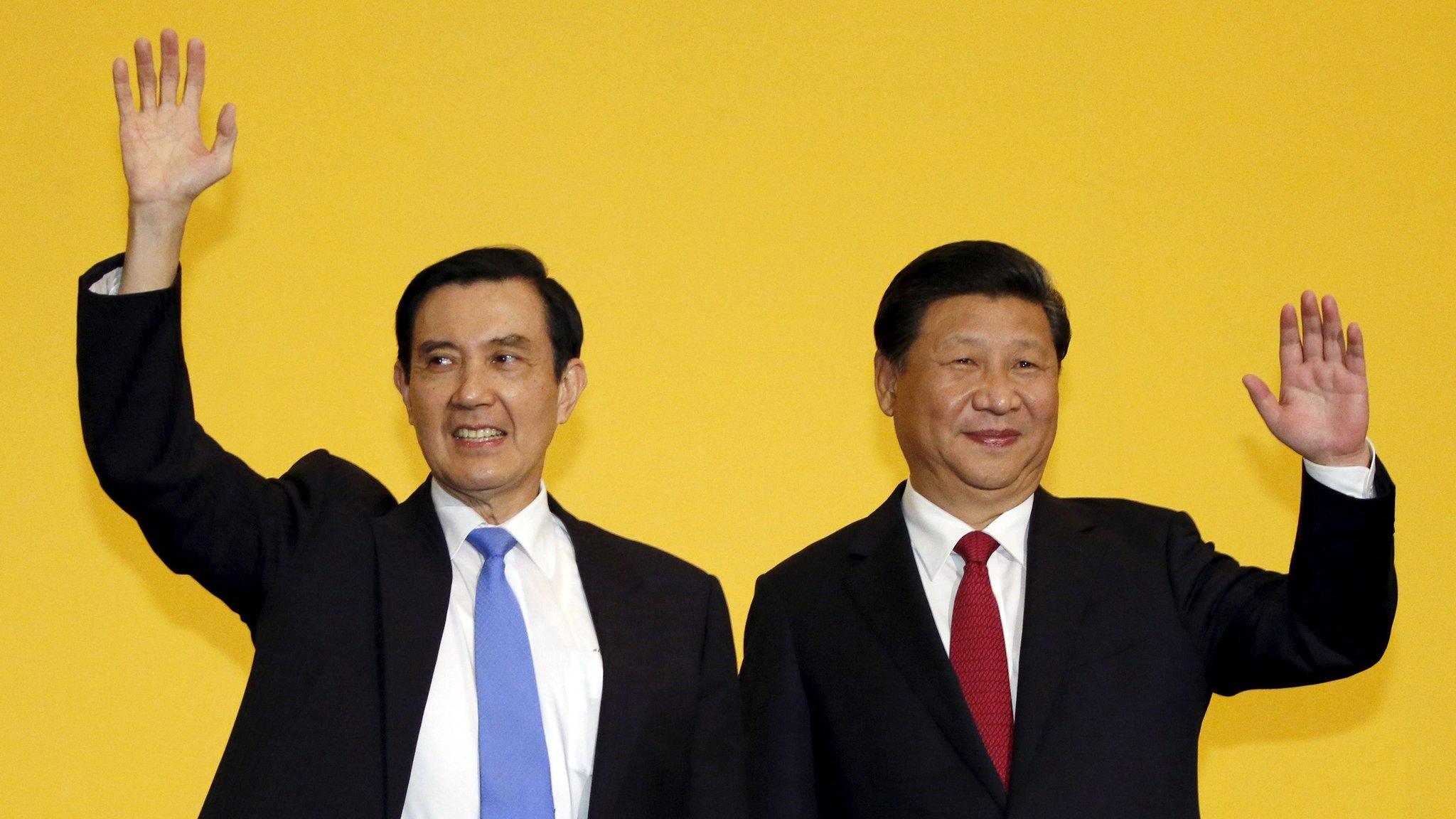 Chinese President Xi Jinping and Taiwan's President Ma Ying-jeou, during a summit in Singapore on 7 November