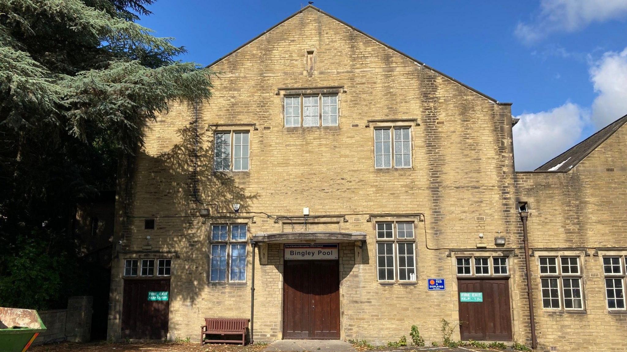 The main entrance to Bingley Pool on Myrtle Place