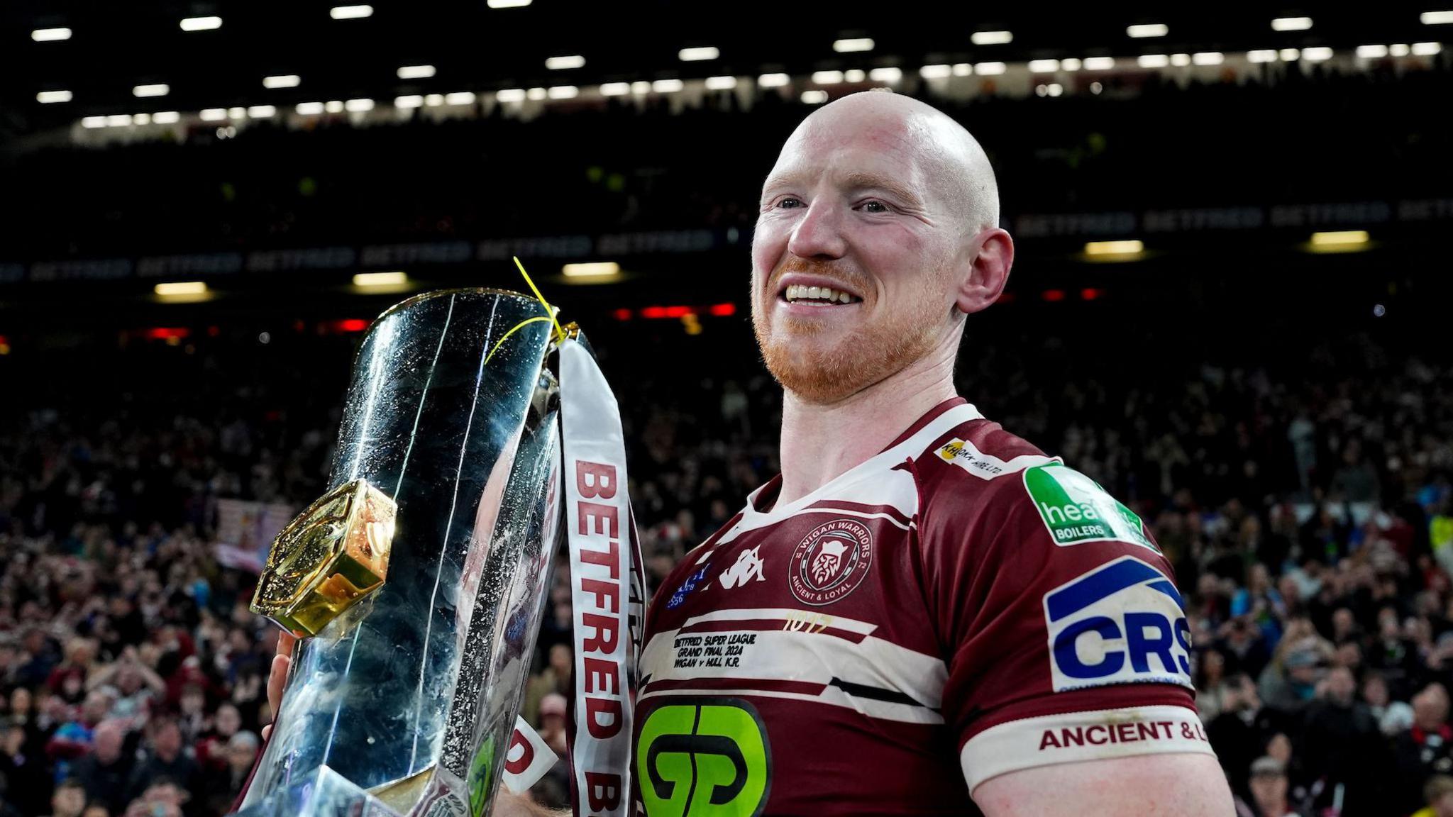 Captain Farrell signs new Wigan deal as Isa retires - BBC Sport