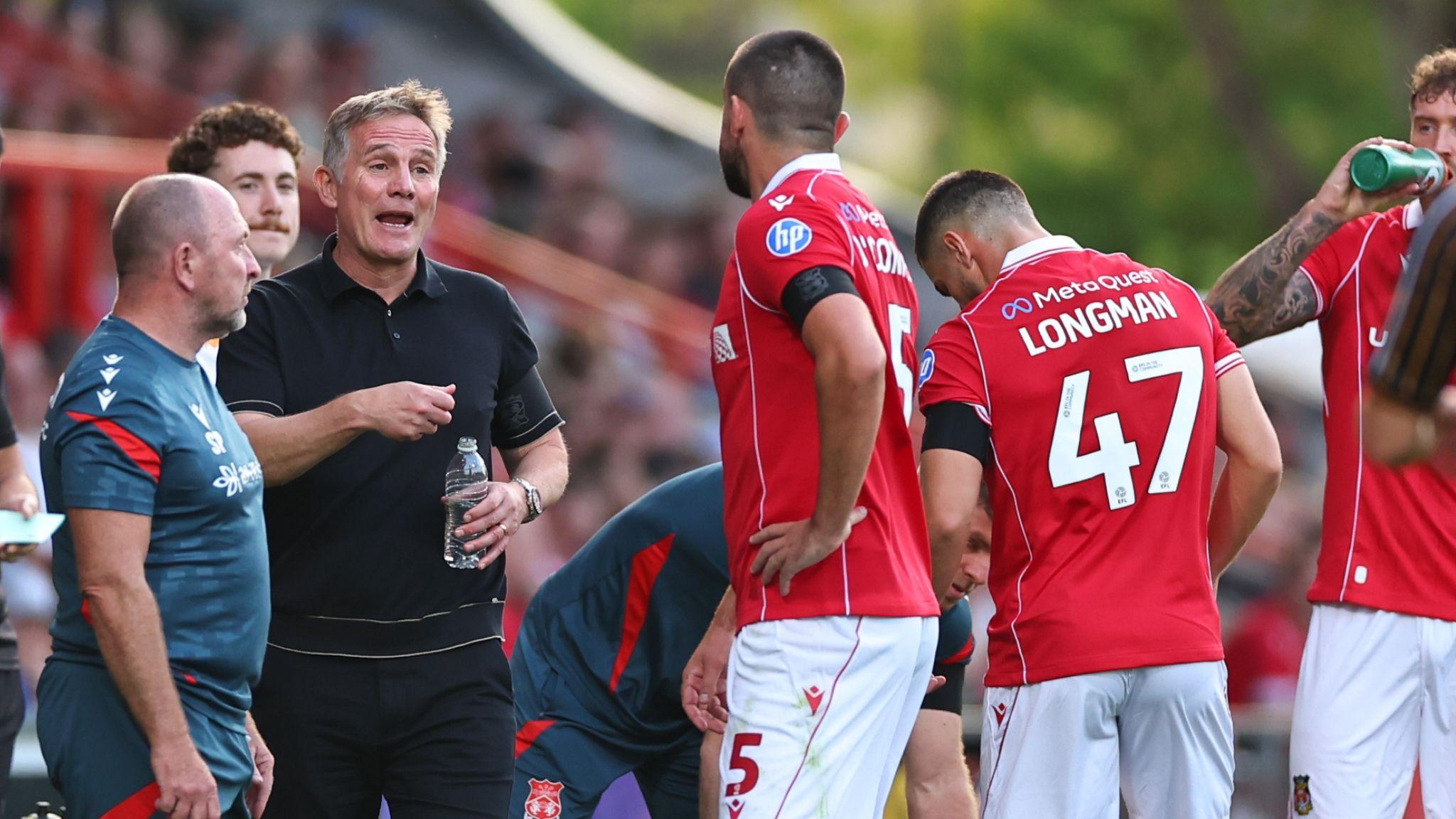 Phil Parkinson instructs Wrexham players on the touchline against Hull