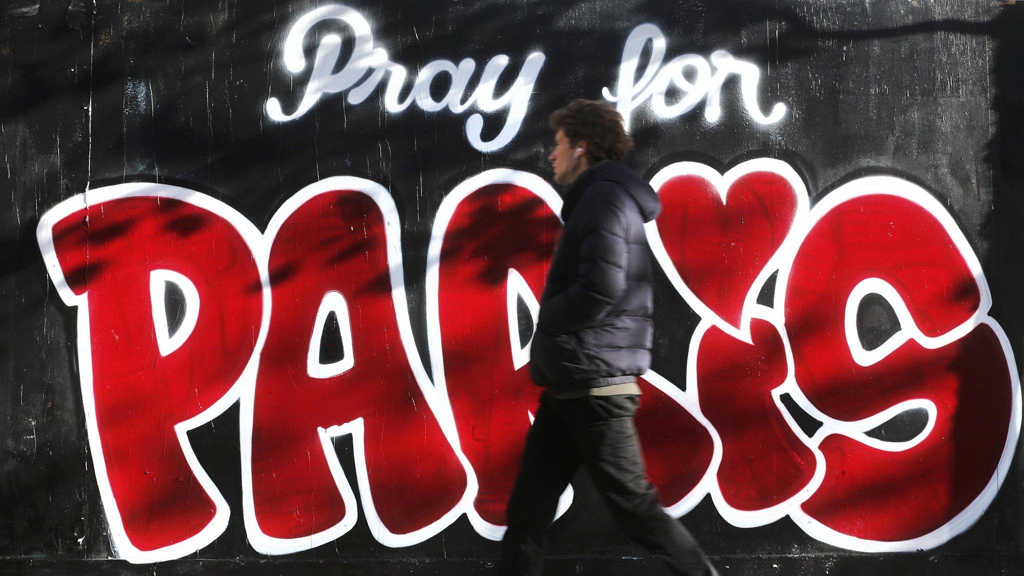 "Pray for Paris" graffiti